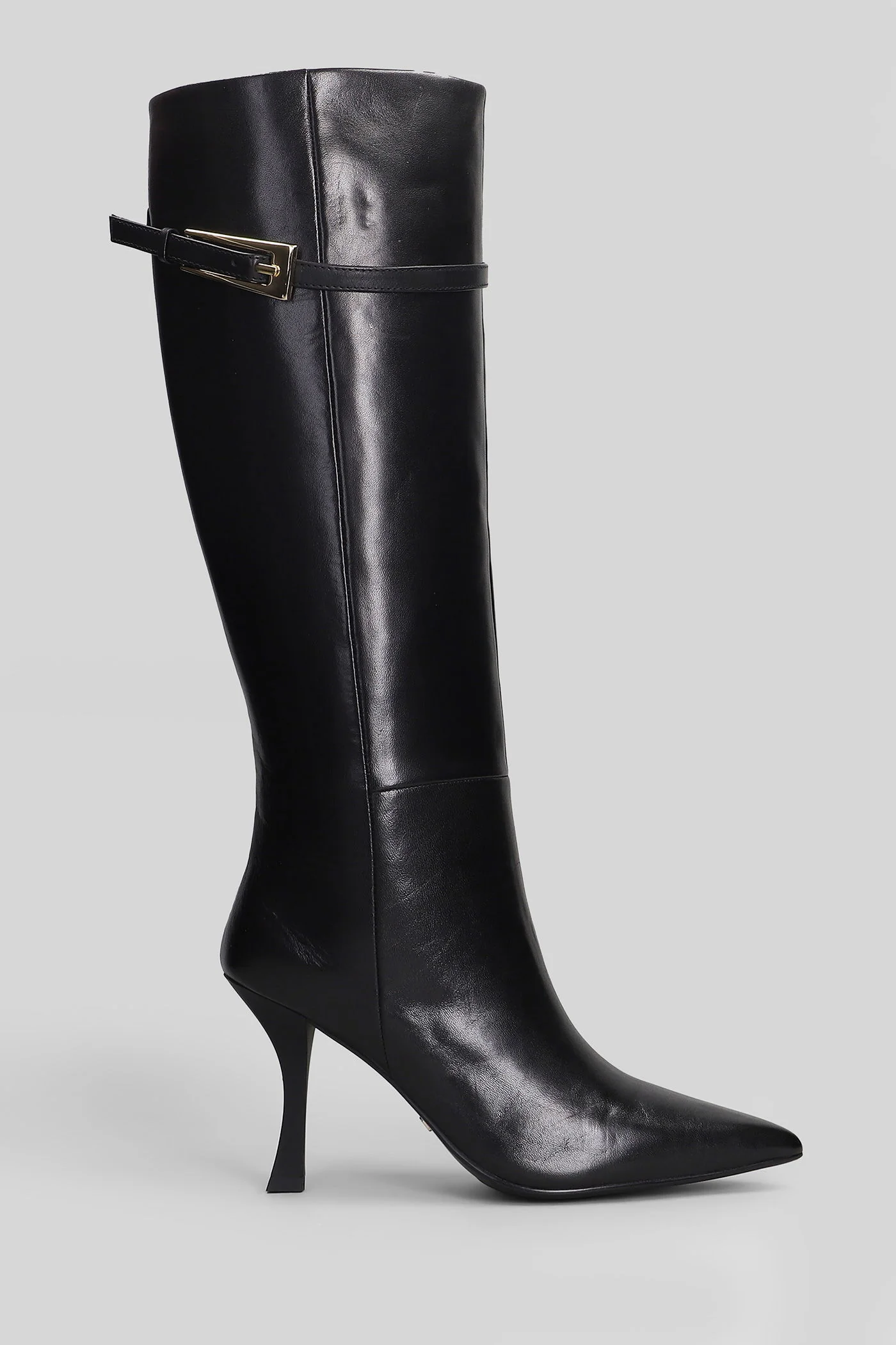 High heels boots in black leather