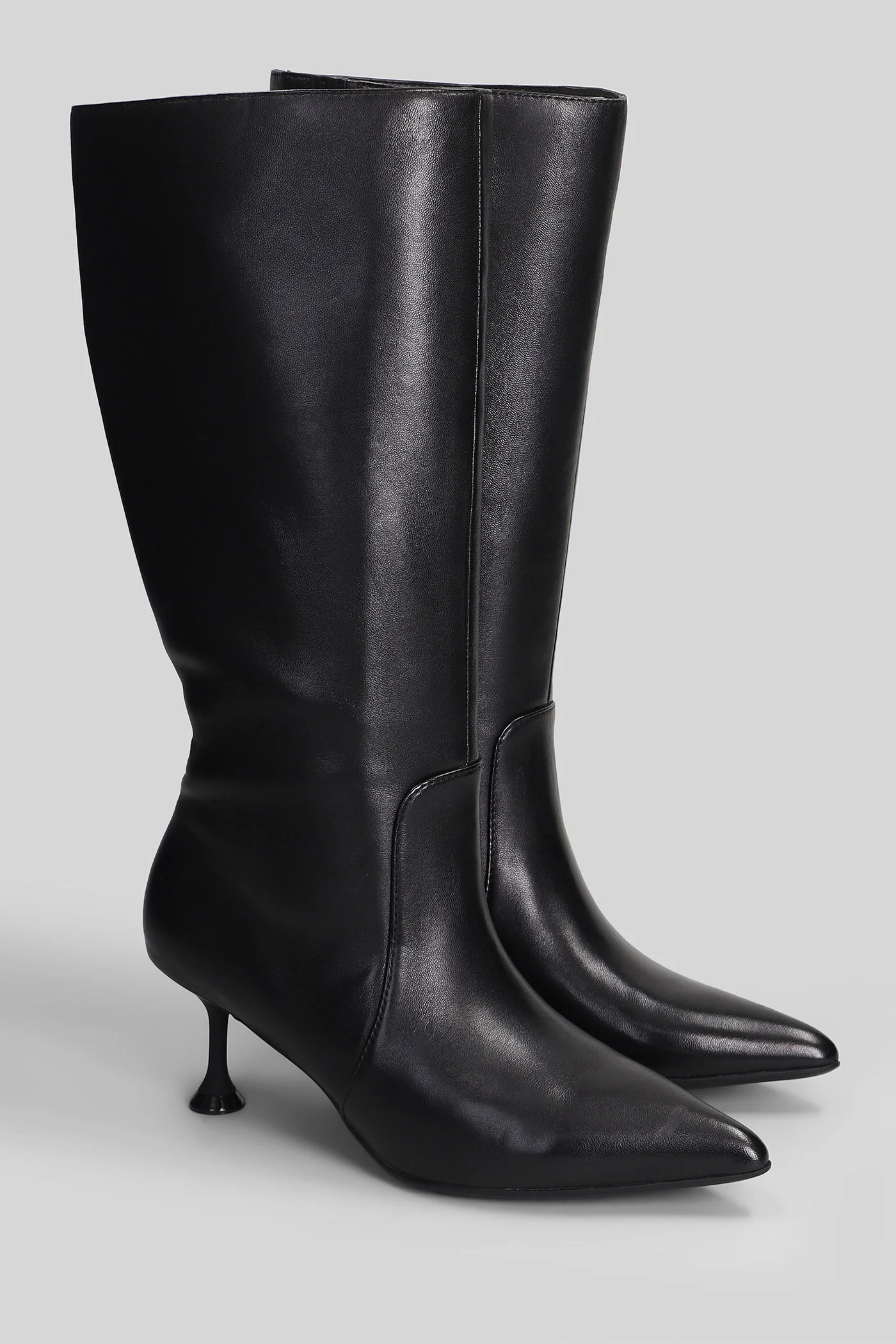 High heels boots in black leather - Image 17