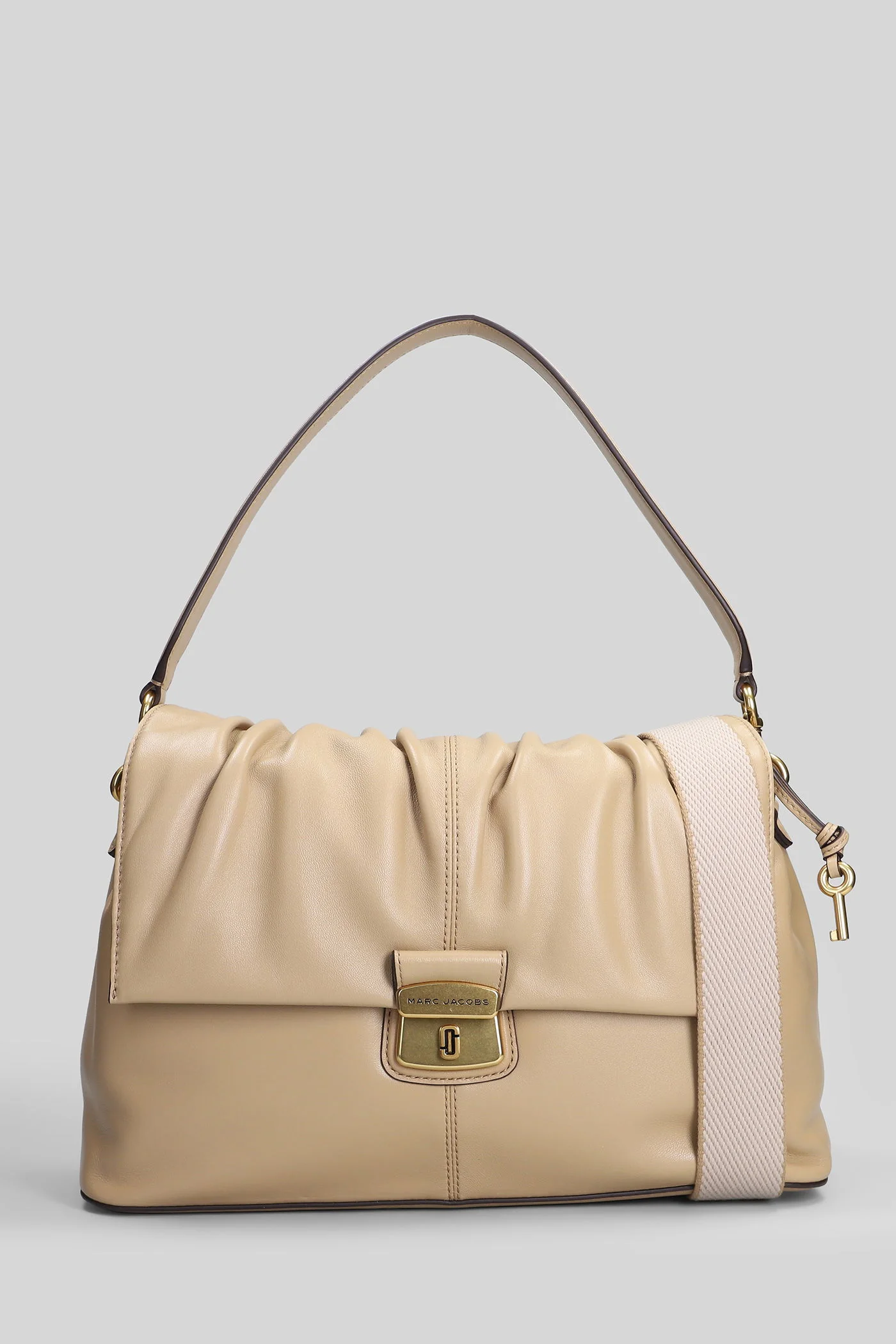 The messanger Shoulder bag in Camel leather