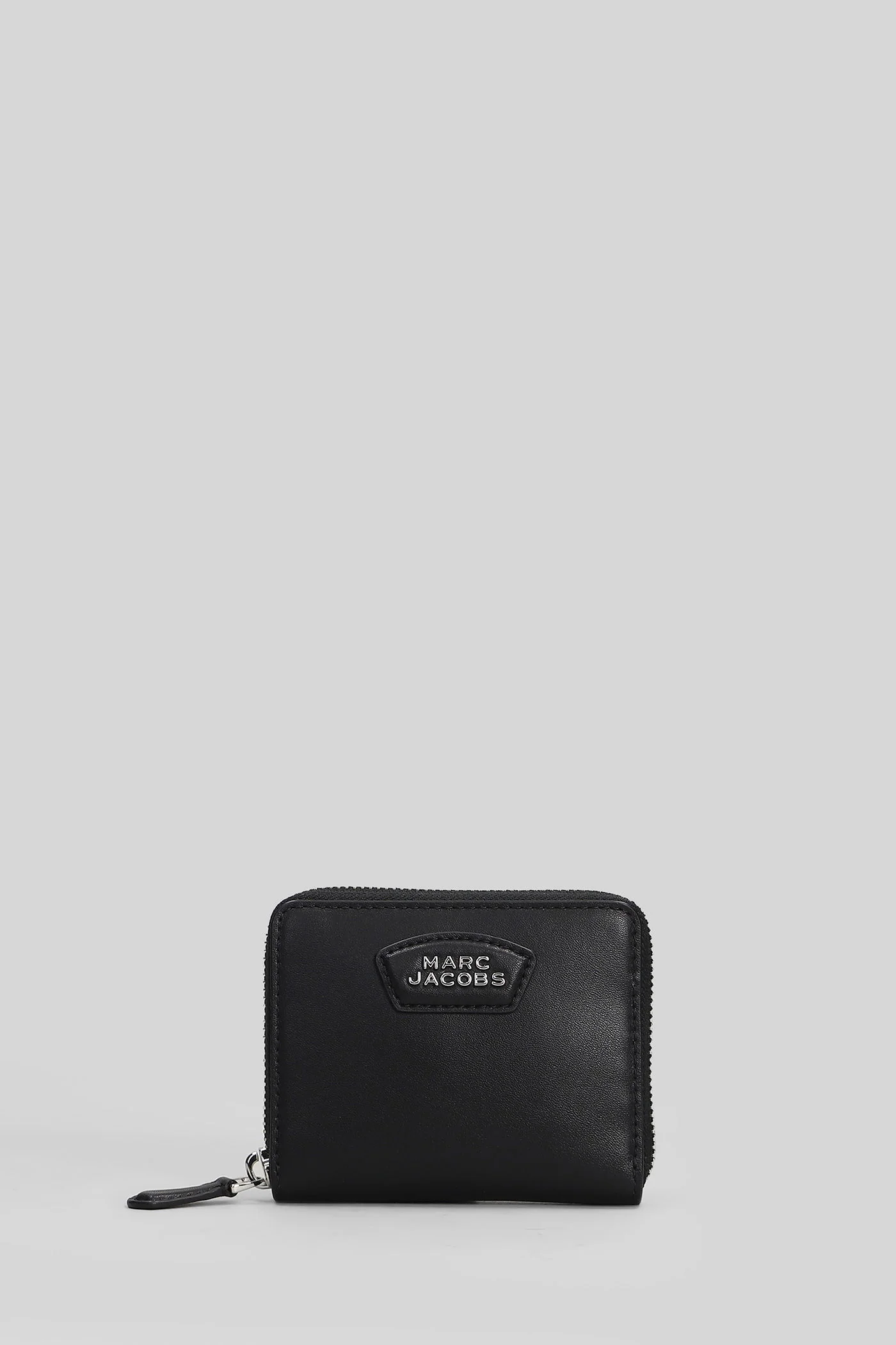 The slim compact Wallet in black leather
