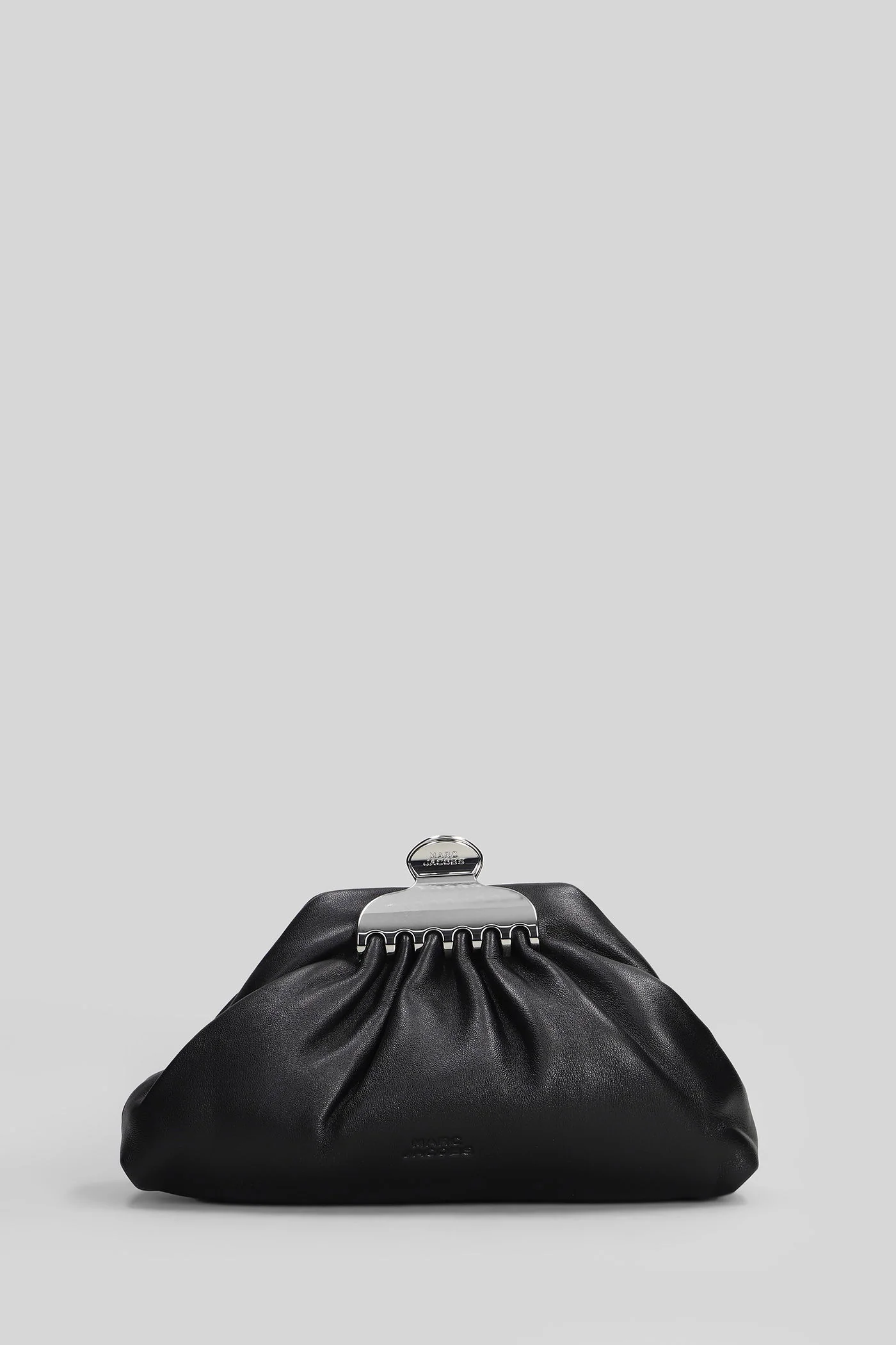 The small claw clip Clutch in black leather - Image 23