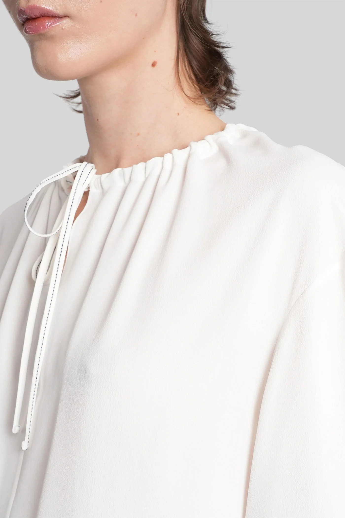 Blouse in white silk - Image 5