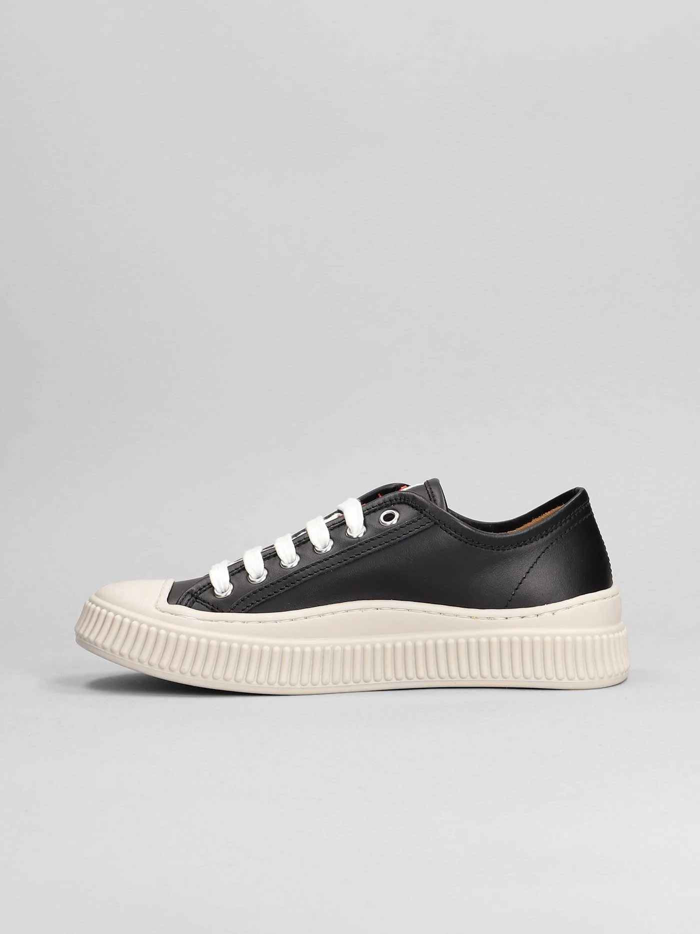 Sneakers in black leather - Image 3