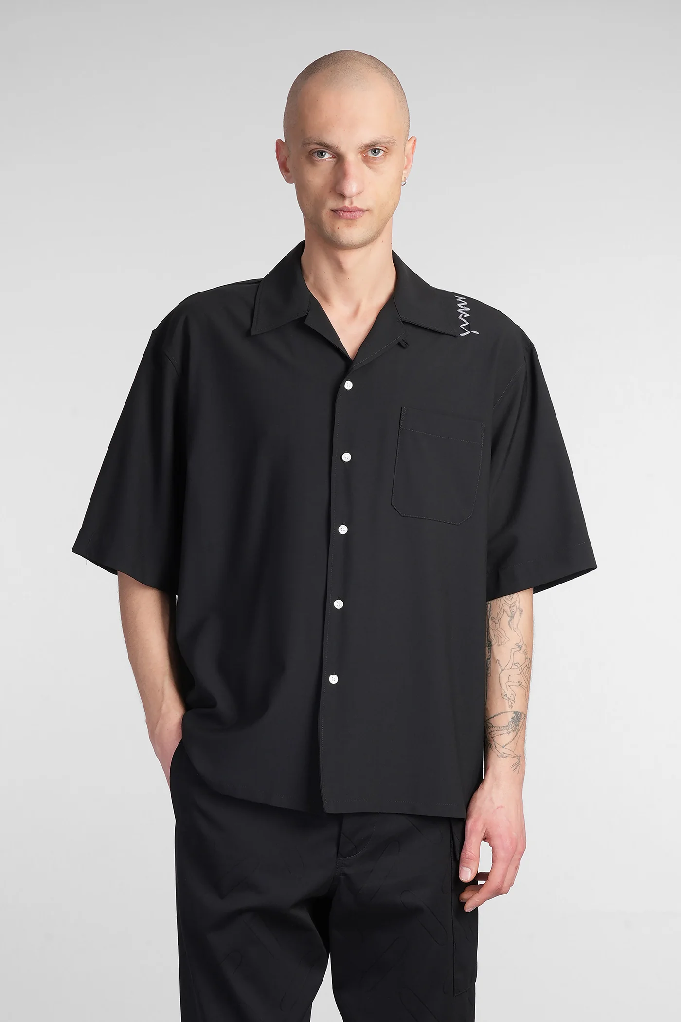 Shirt in black polyester