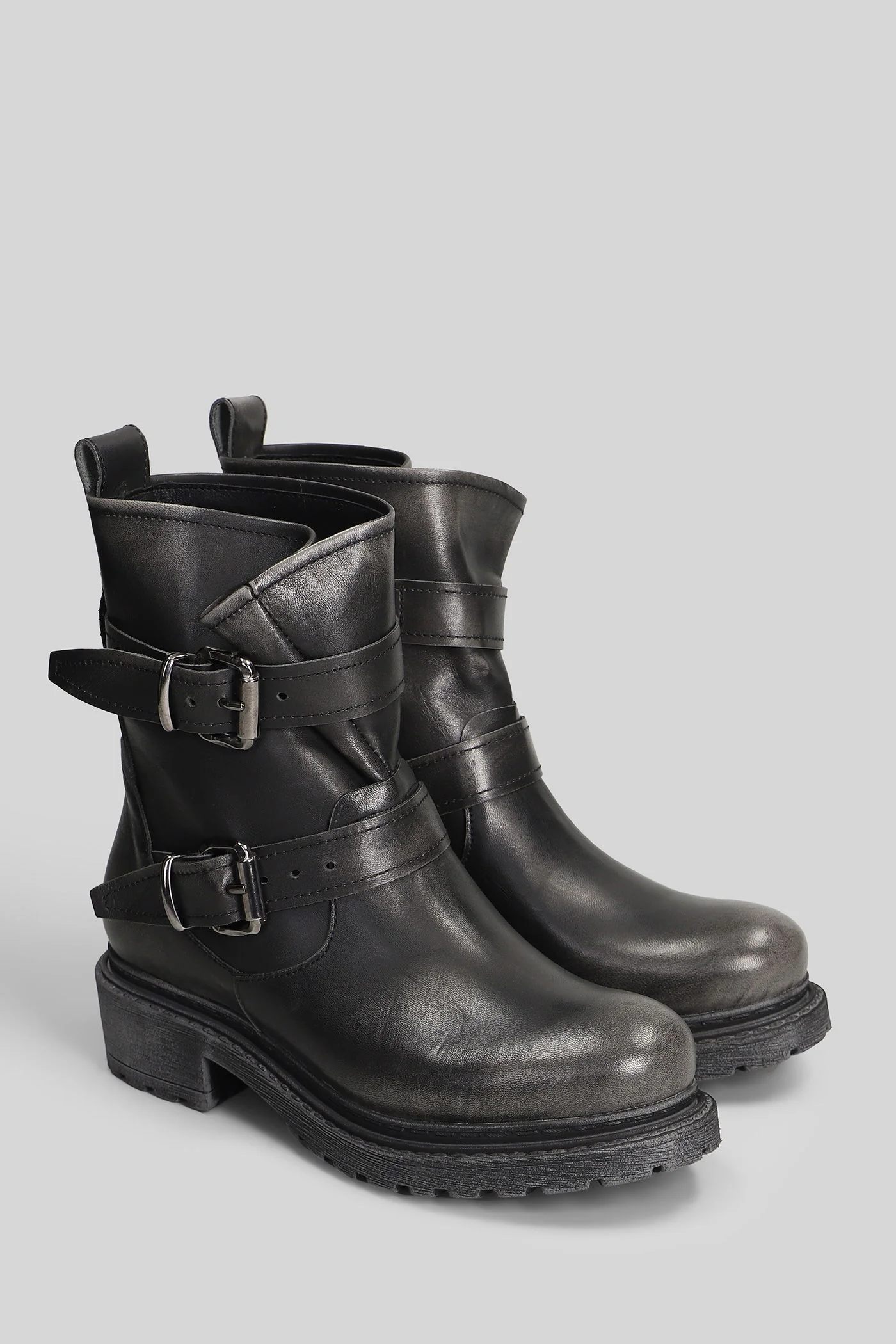 low heels Ankle boots in black leather - Image 2