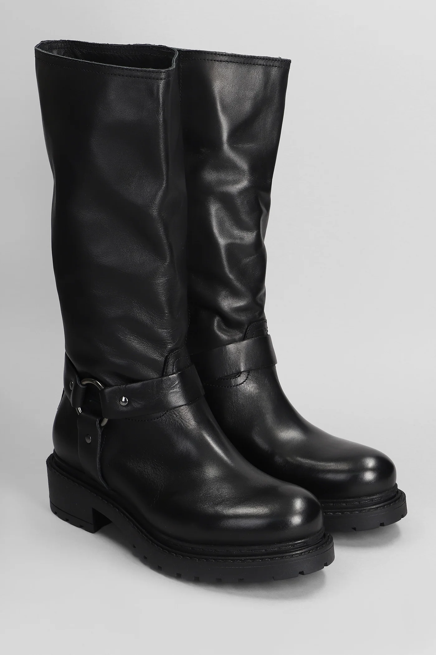 low heels boots in black leather - Image 2