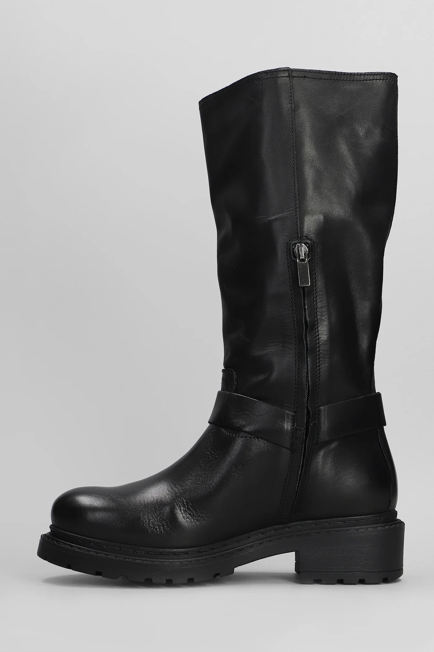 low heels boots in black leather - Image 3