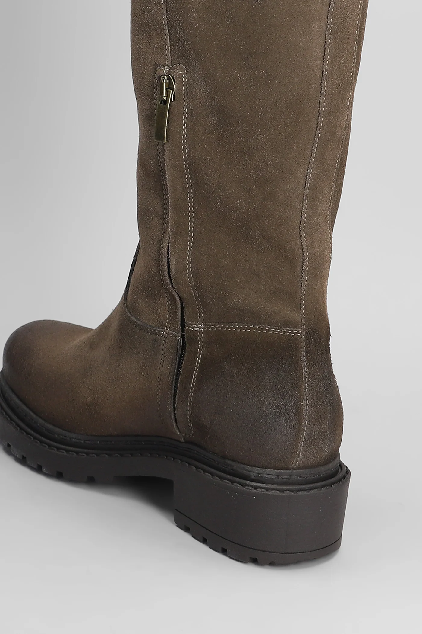 low heels boots in taupe suede - Image 5