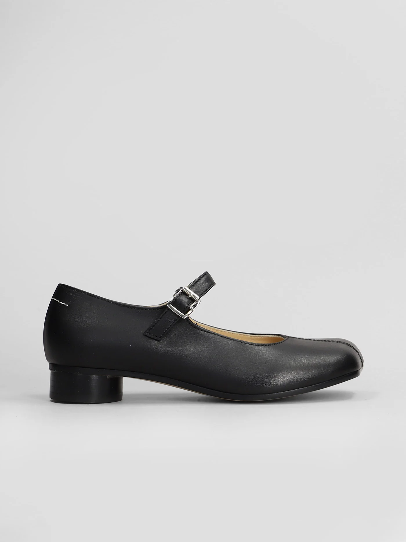 Ballet flats in black leather