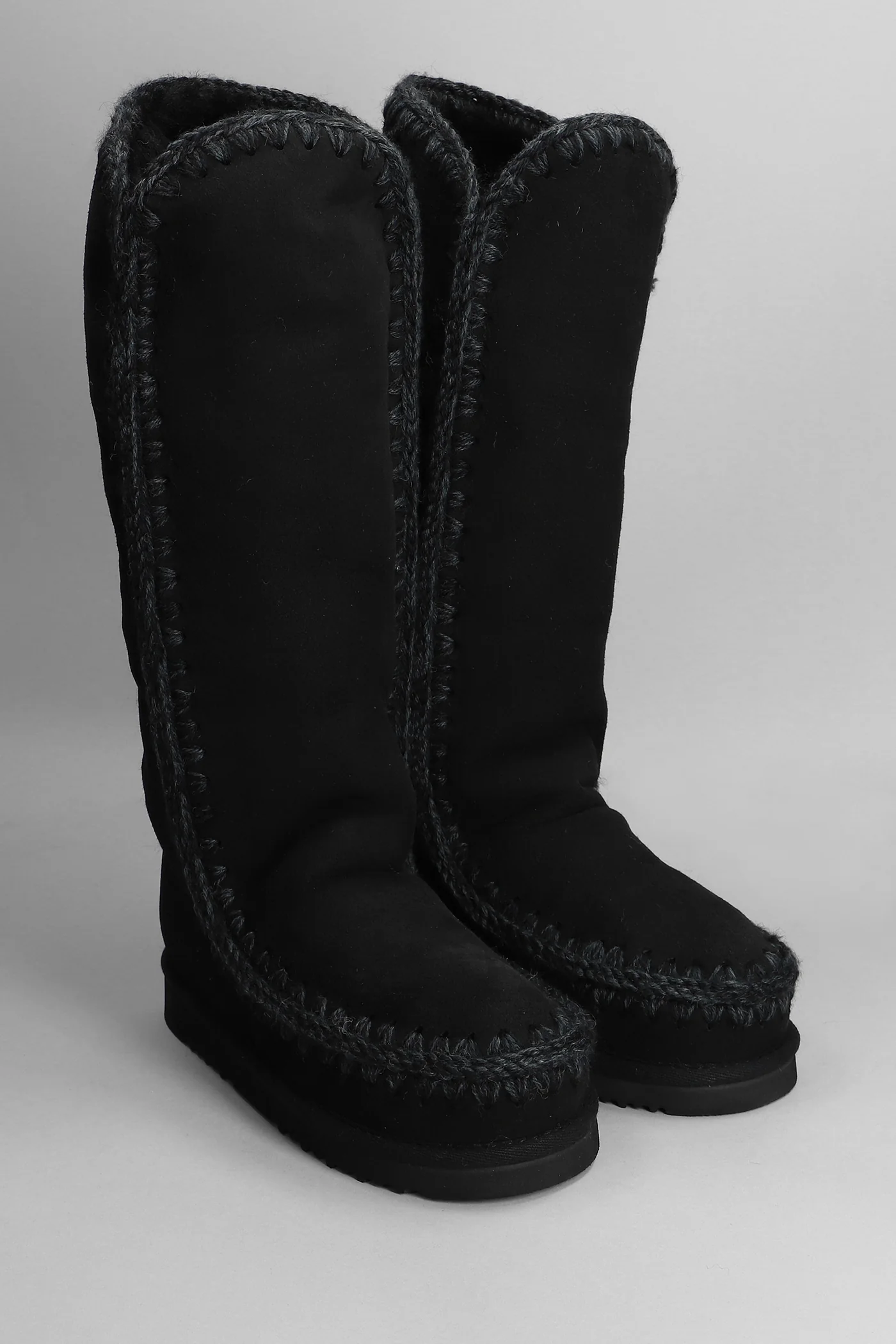 Eskimo 40 low heels boots in black suede - Image 2
