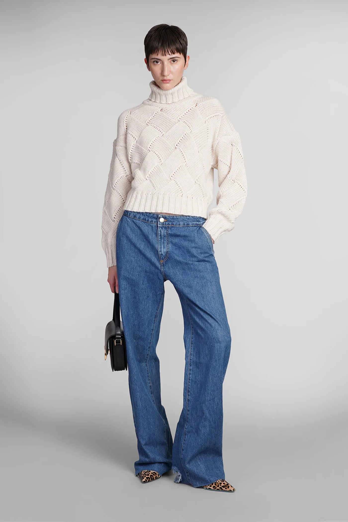 Trigger Knitwear in beige acrylic - Image 2