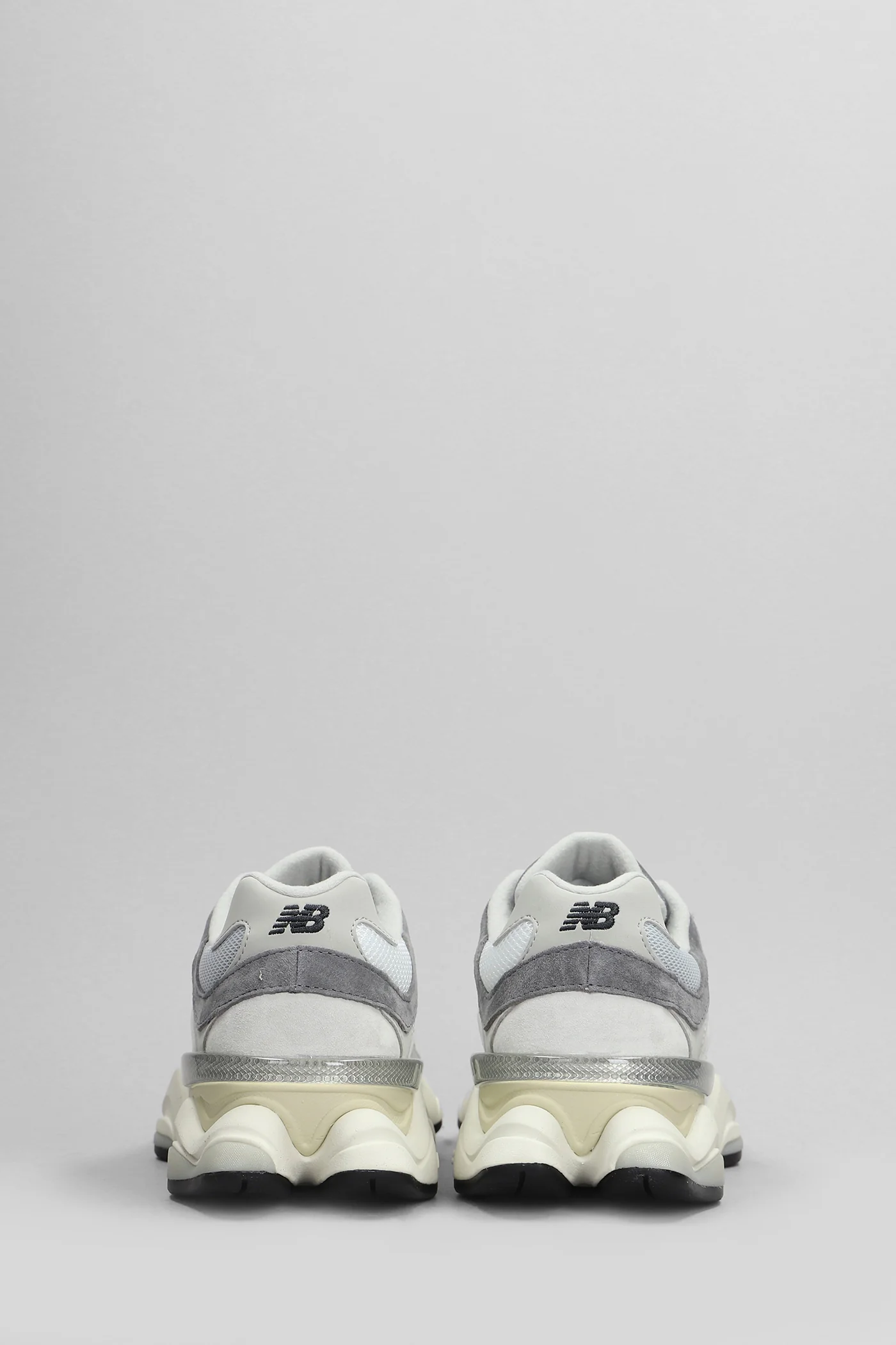 9060 Sneakers in grey Suede and fabric - Image 4