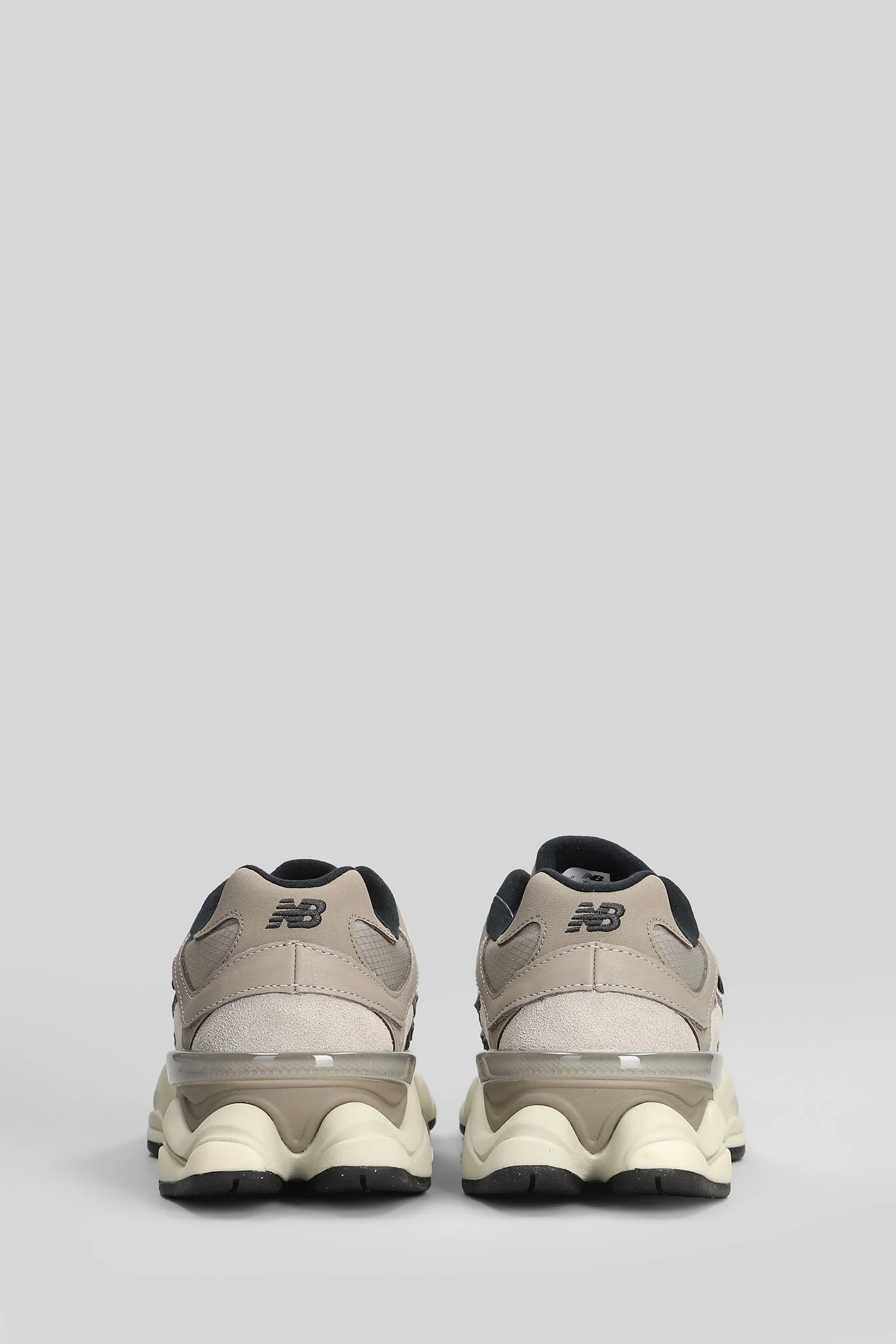 9060 Sneakers in grey suede and leather - Image 4