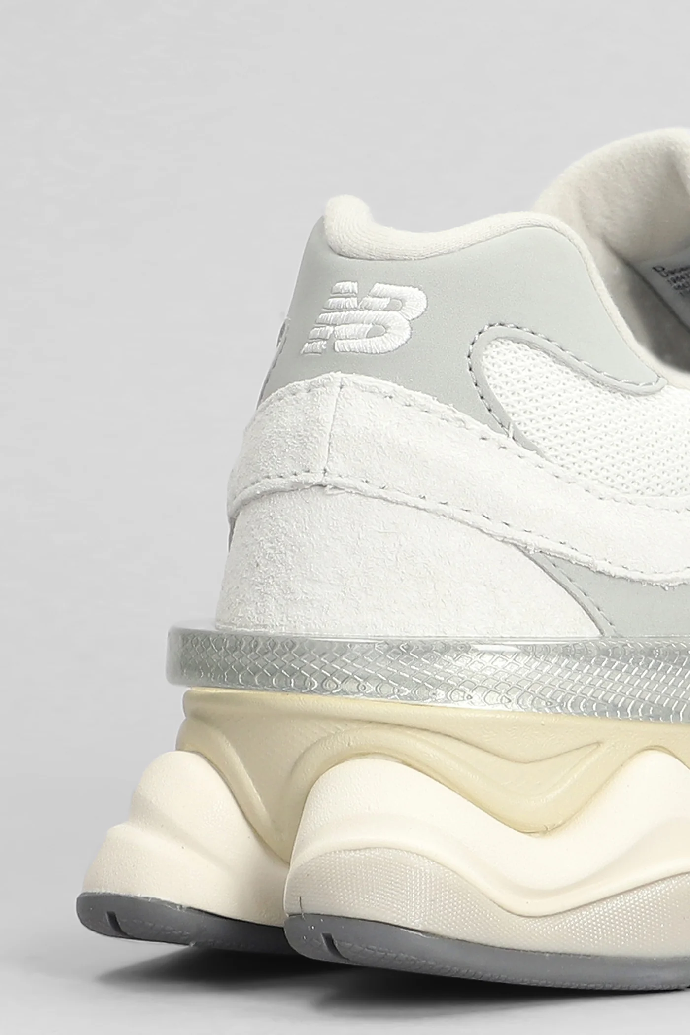 9060 Sneakers in white Suede and fabric - Image 5