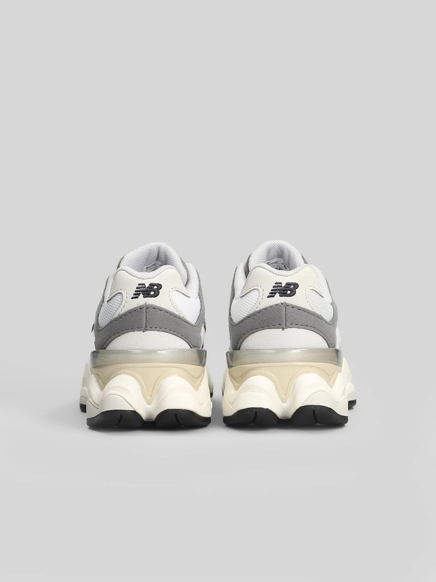 9060 Sneakers in grey Suede and fabric - Image 4