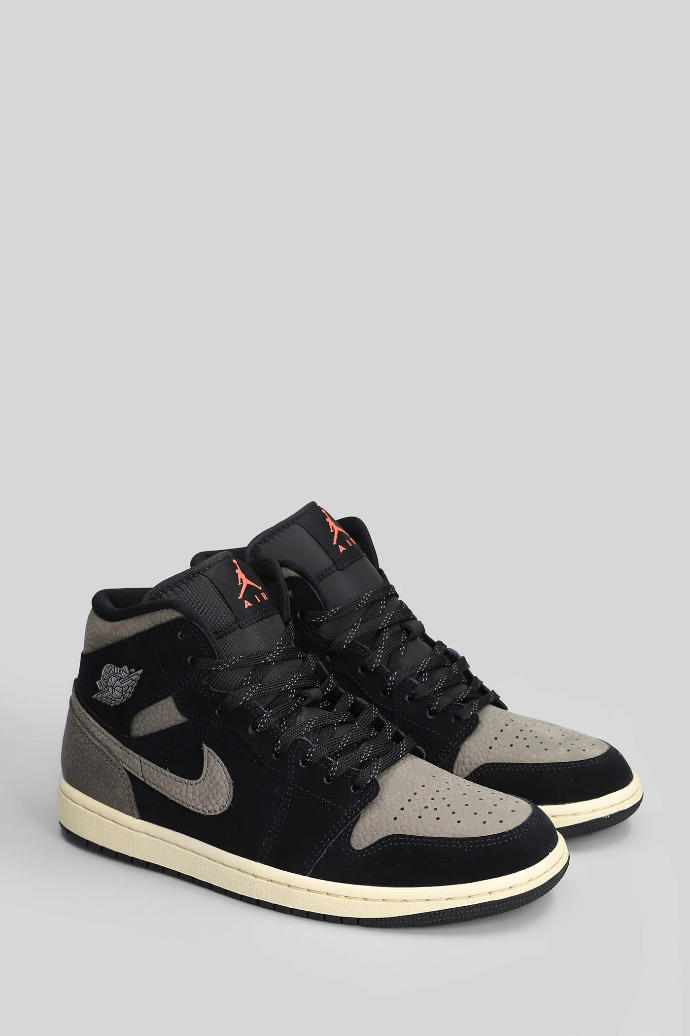 Air Jordan 1 Mid Se Sneakers in black suede - Image 2