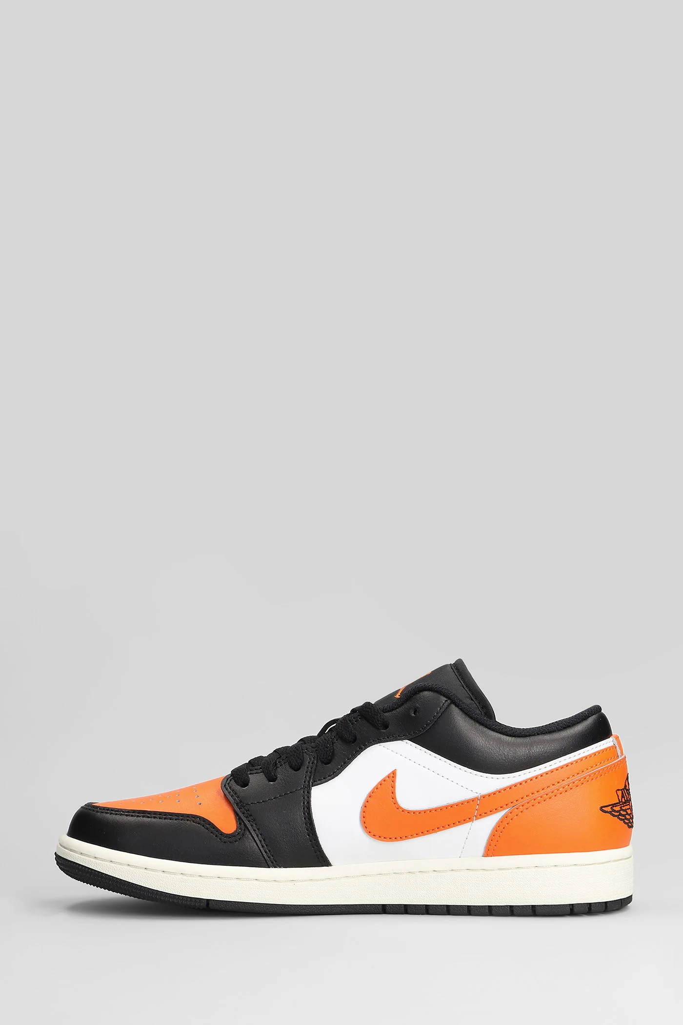 Air Jordan 1 Sneakers in black leather - Image 3