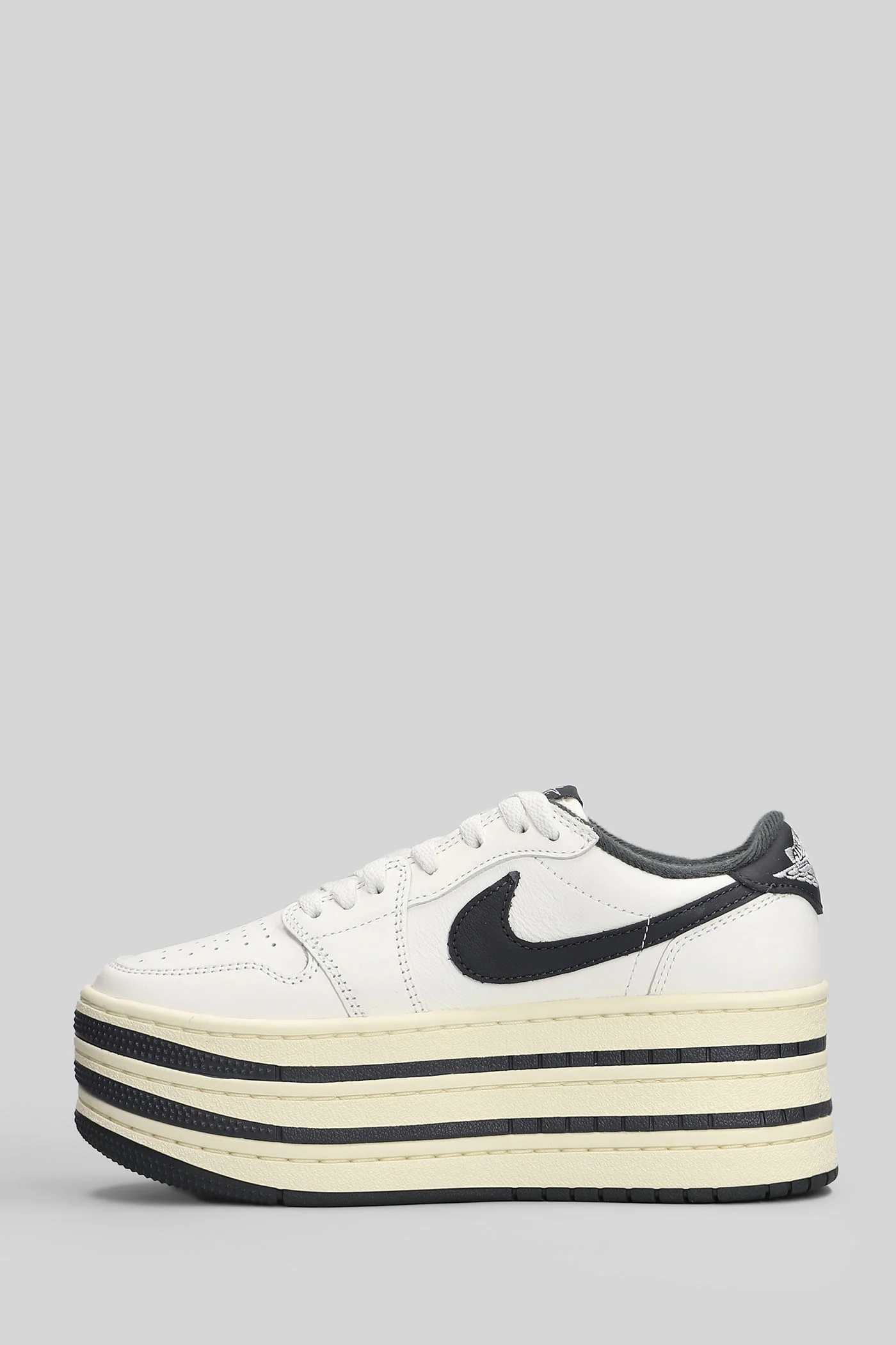 Air Jordan 1 Triple Sneakers in white leather - Image 3