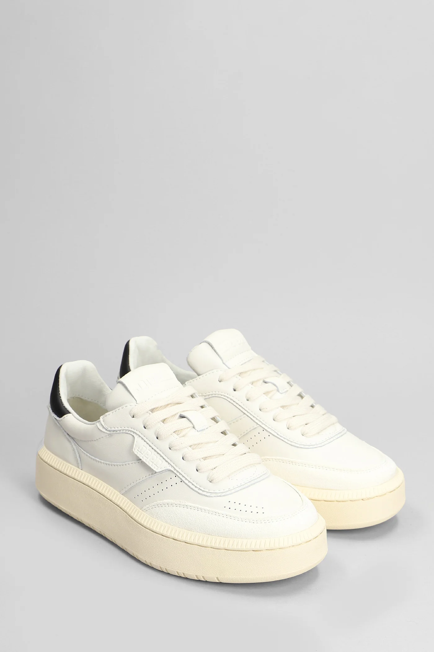 Sneakers in white leather - Image 2