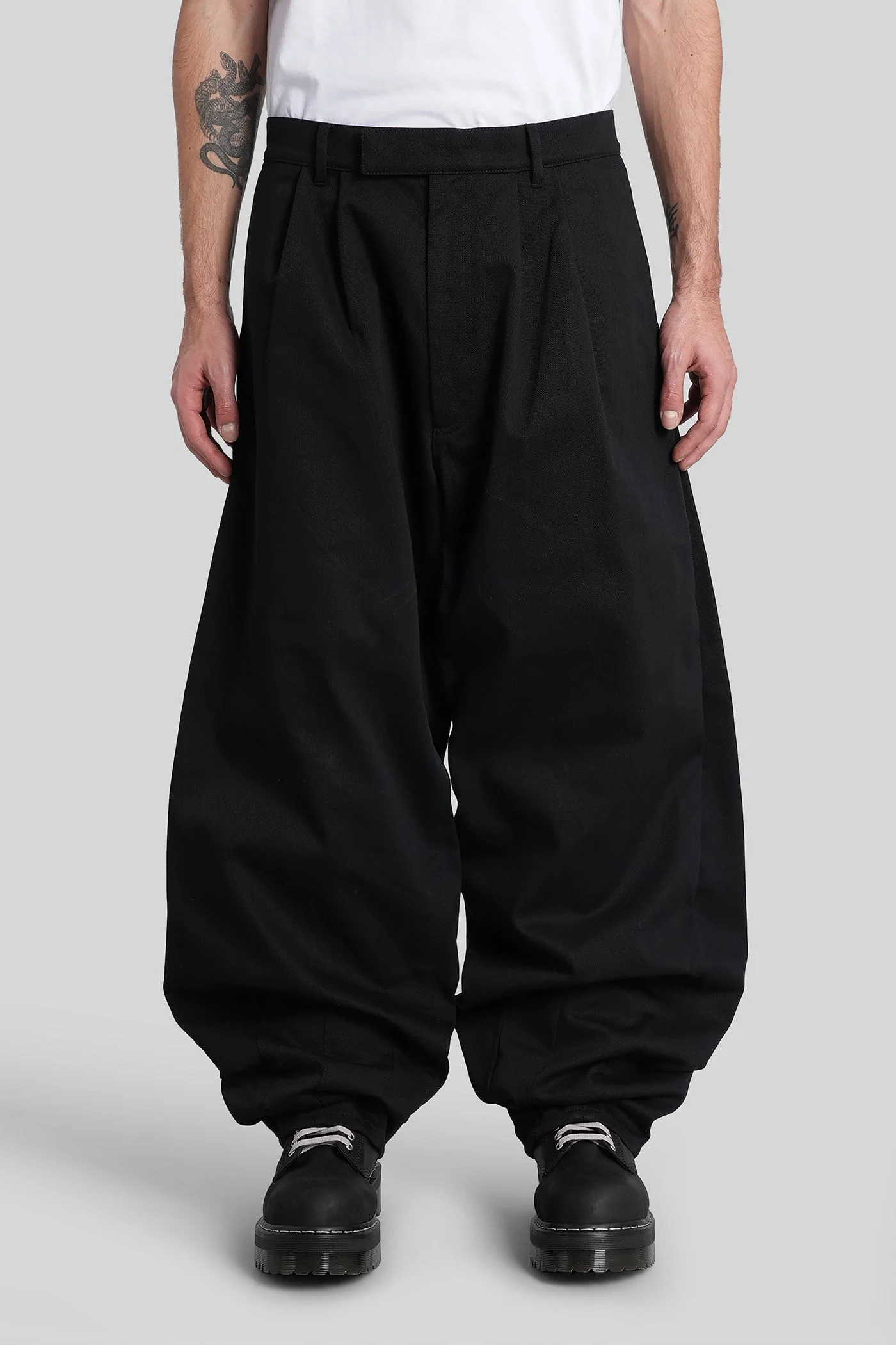 Pants in black cotton