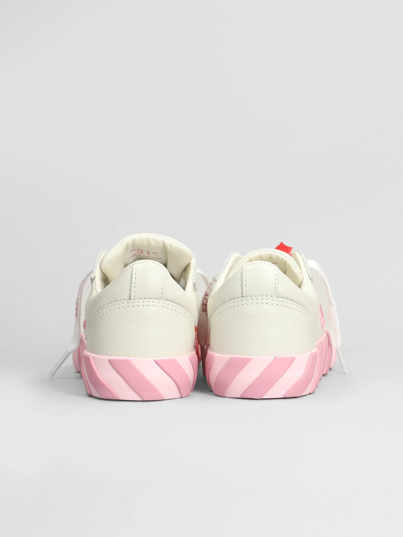 Low vulcanized Sneakers in grey leather - Image 4
