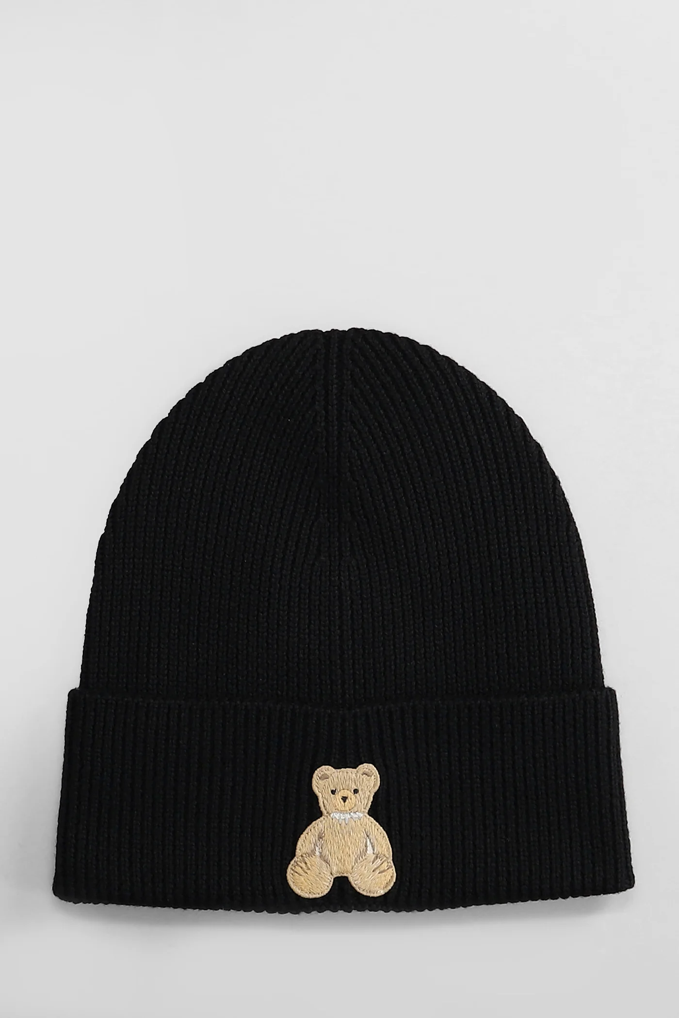 Hats in black wool