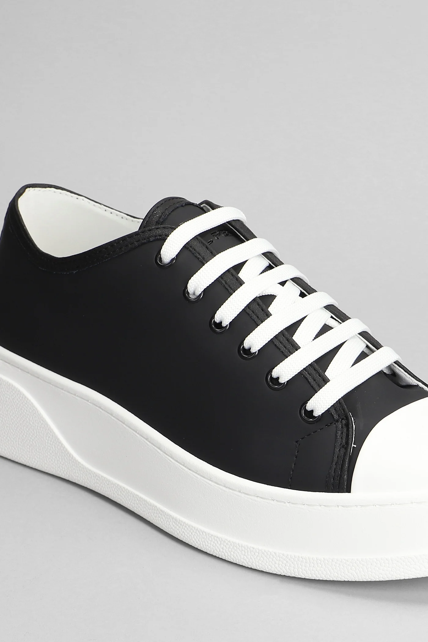 Sneakers in black rubber/plasic - Image 5