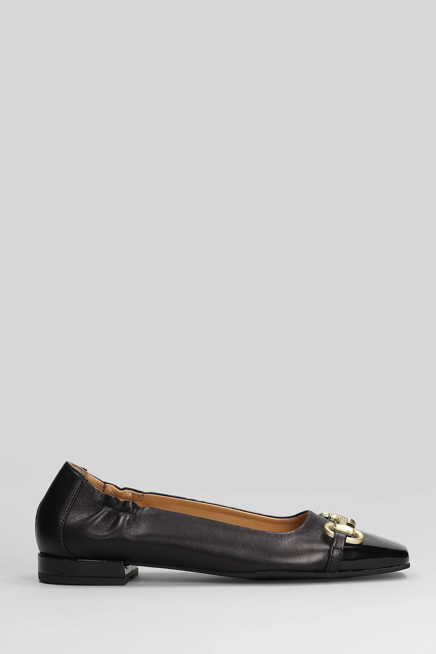 Ballet flats in black leather