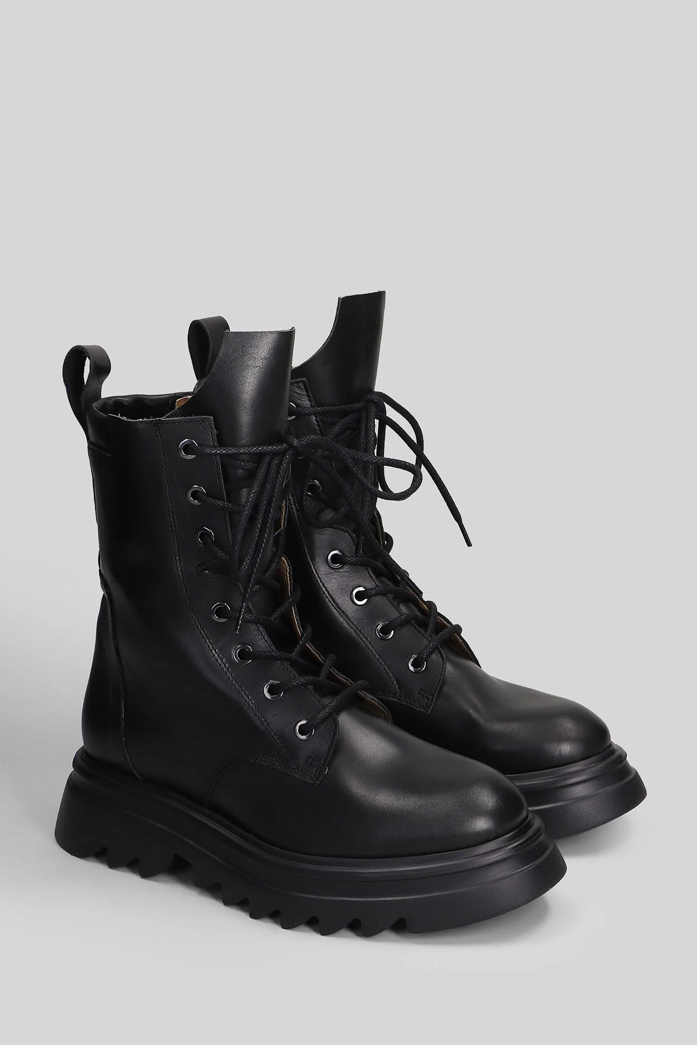 Combat boots in black leather - Image 2