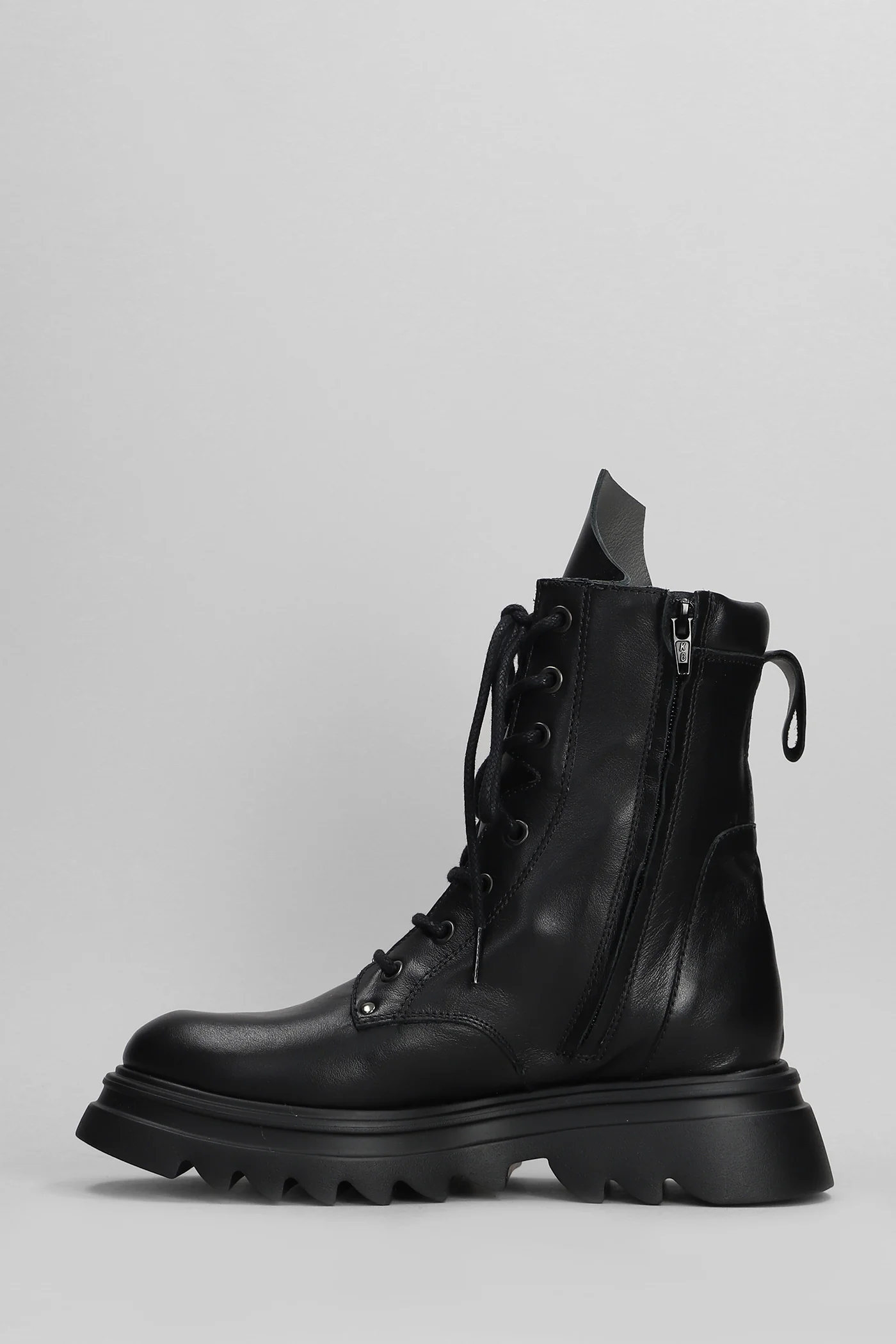 Combat boots in black leather - Image 3