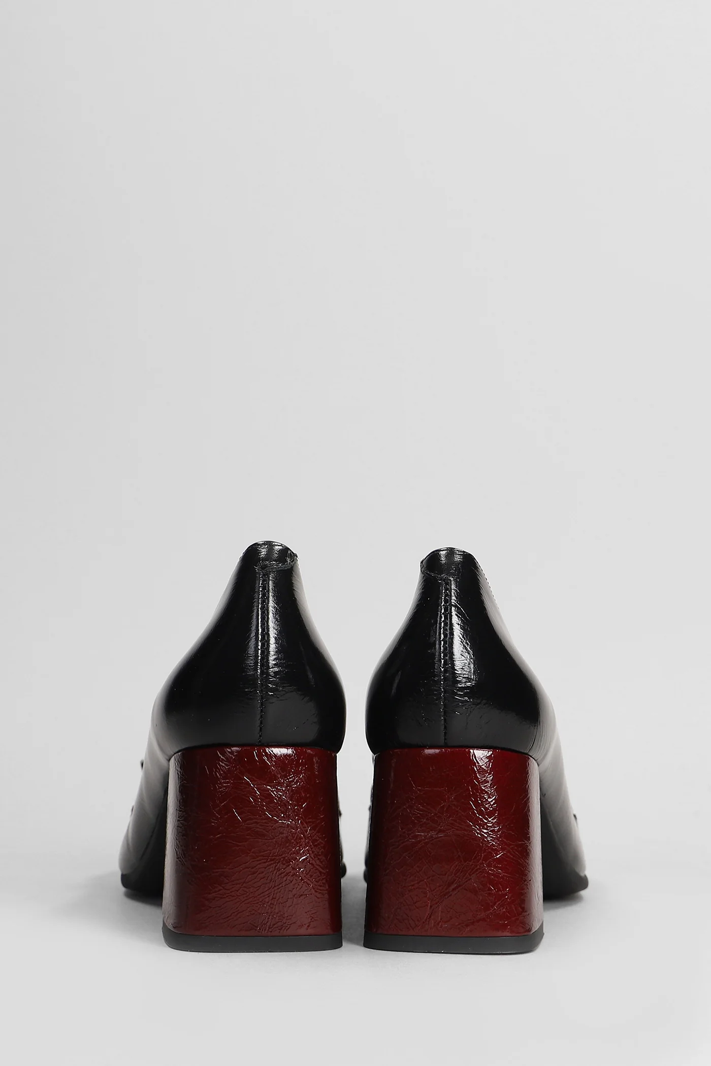 Pumps in black leather - Image 4