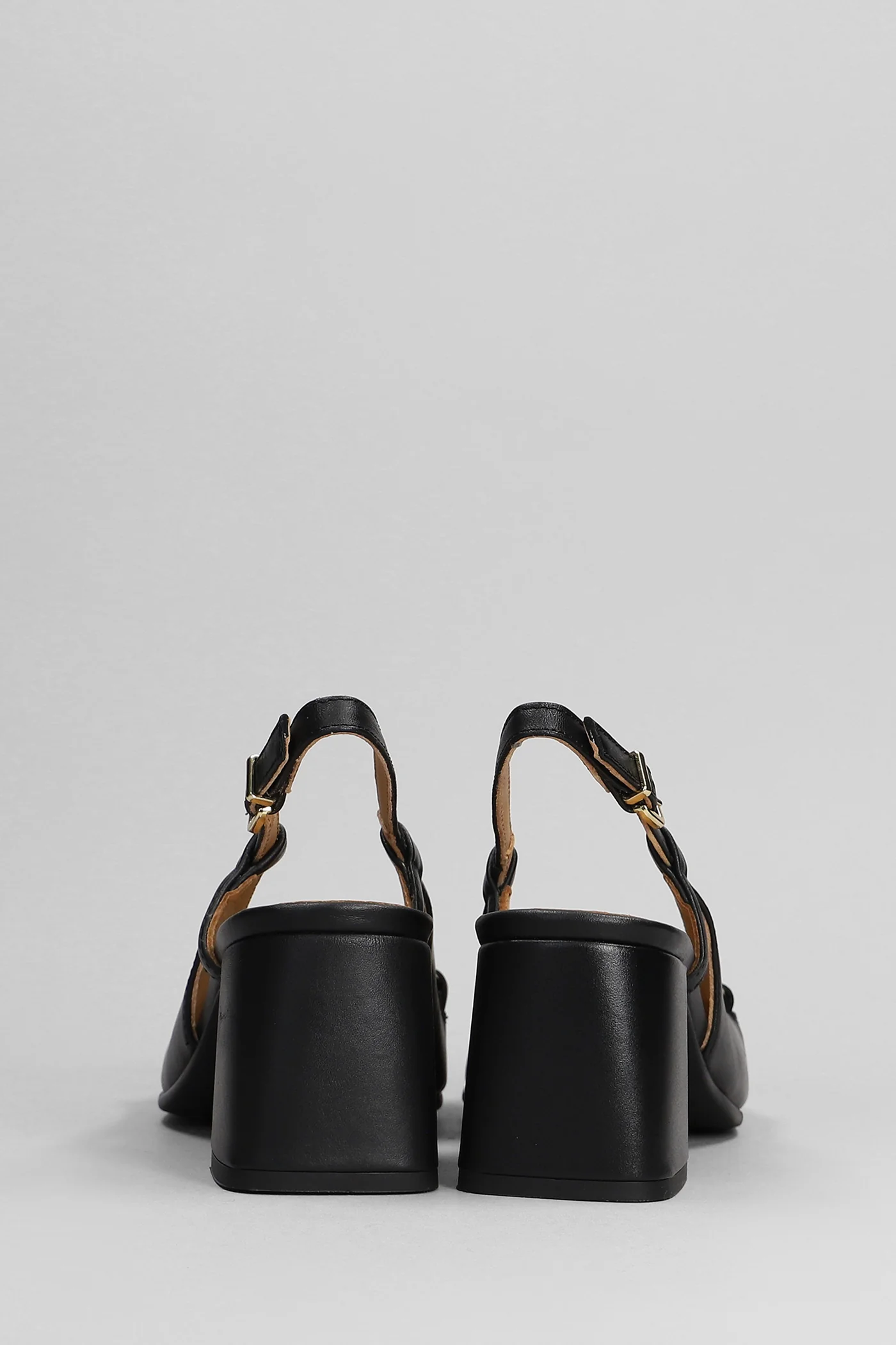 Pumps in black leather - Image 4