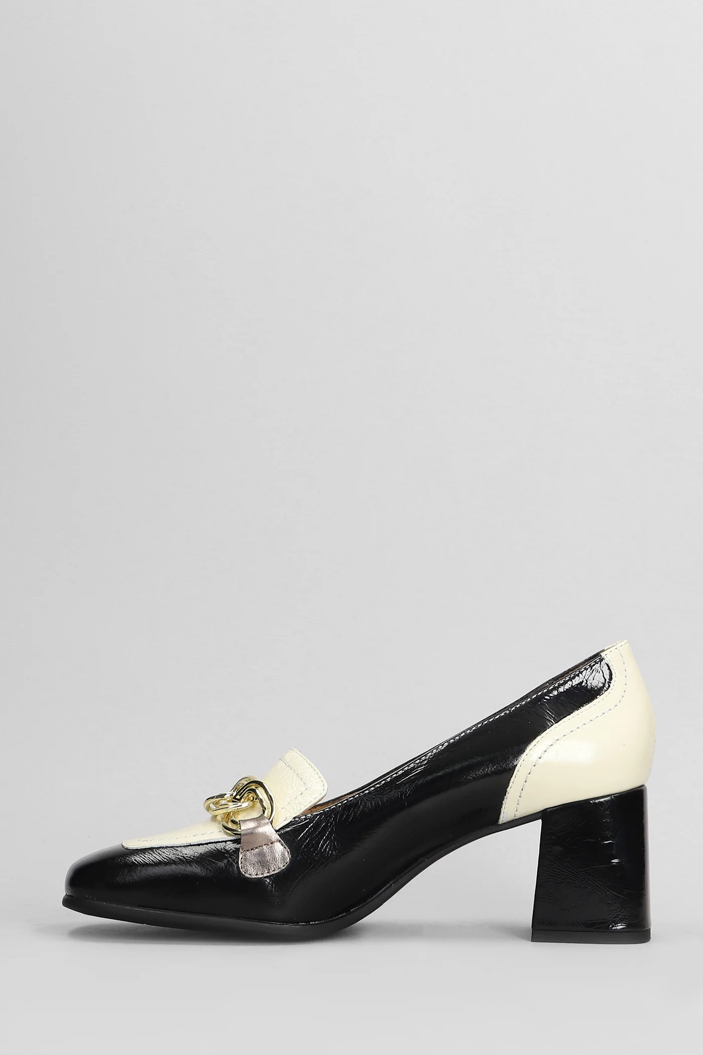 Pumps in black patent leather - Image 3