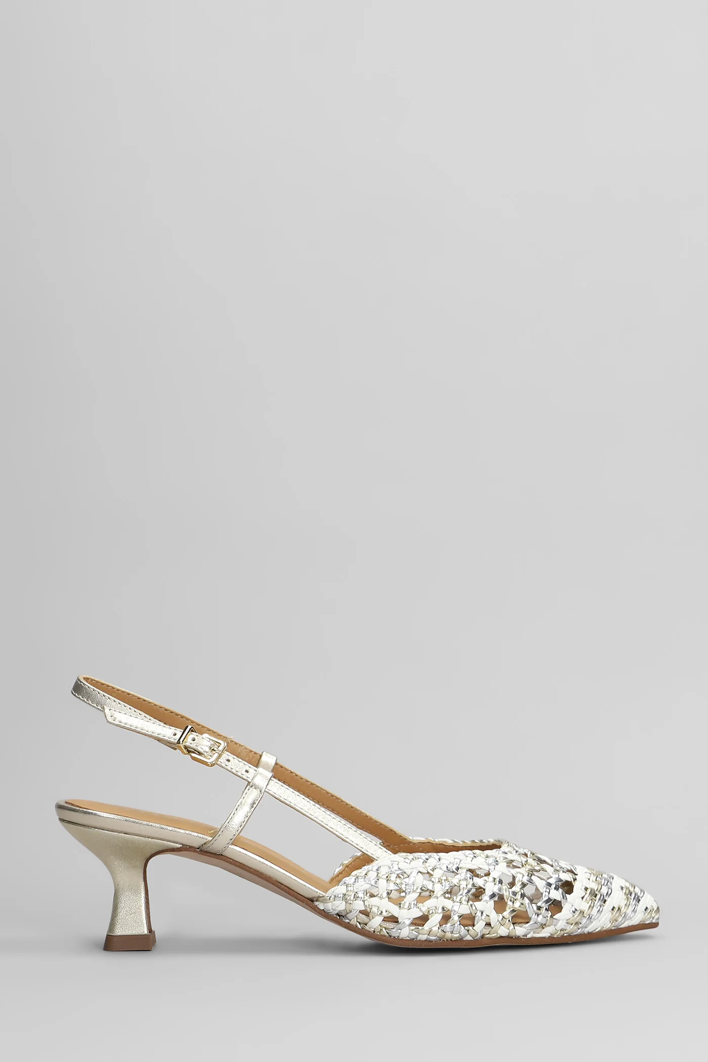 Pumps in white leather
