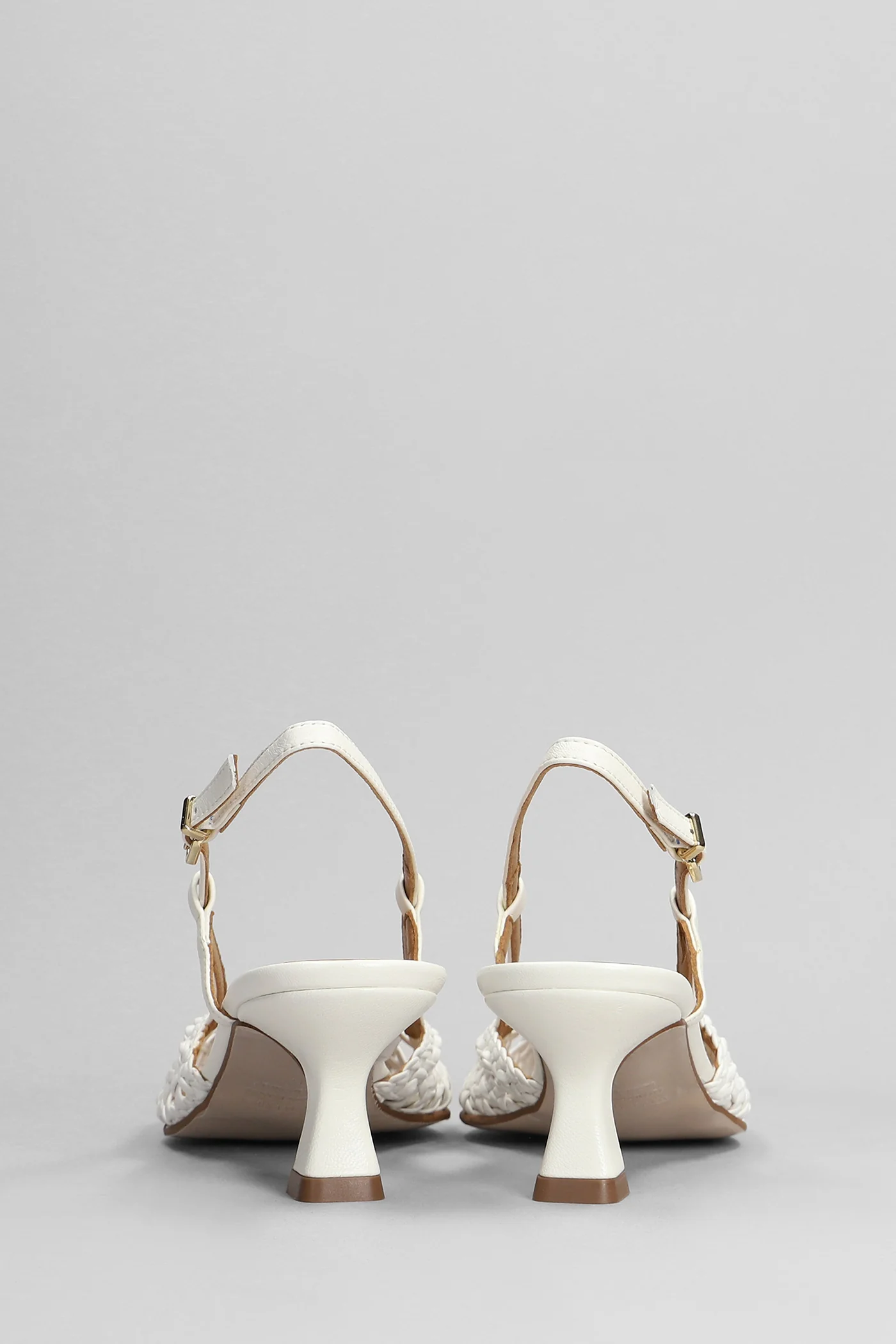 Pumps in white leather - Image 24