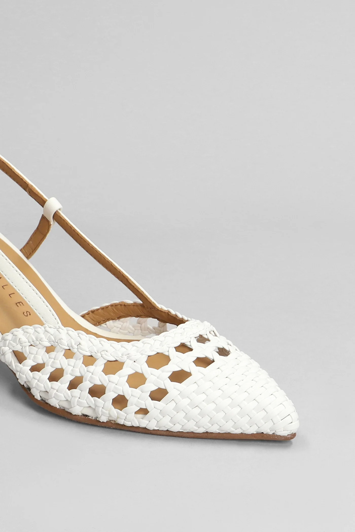 Pumps in white leather - Image 35