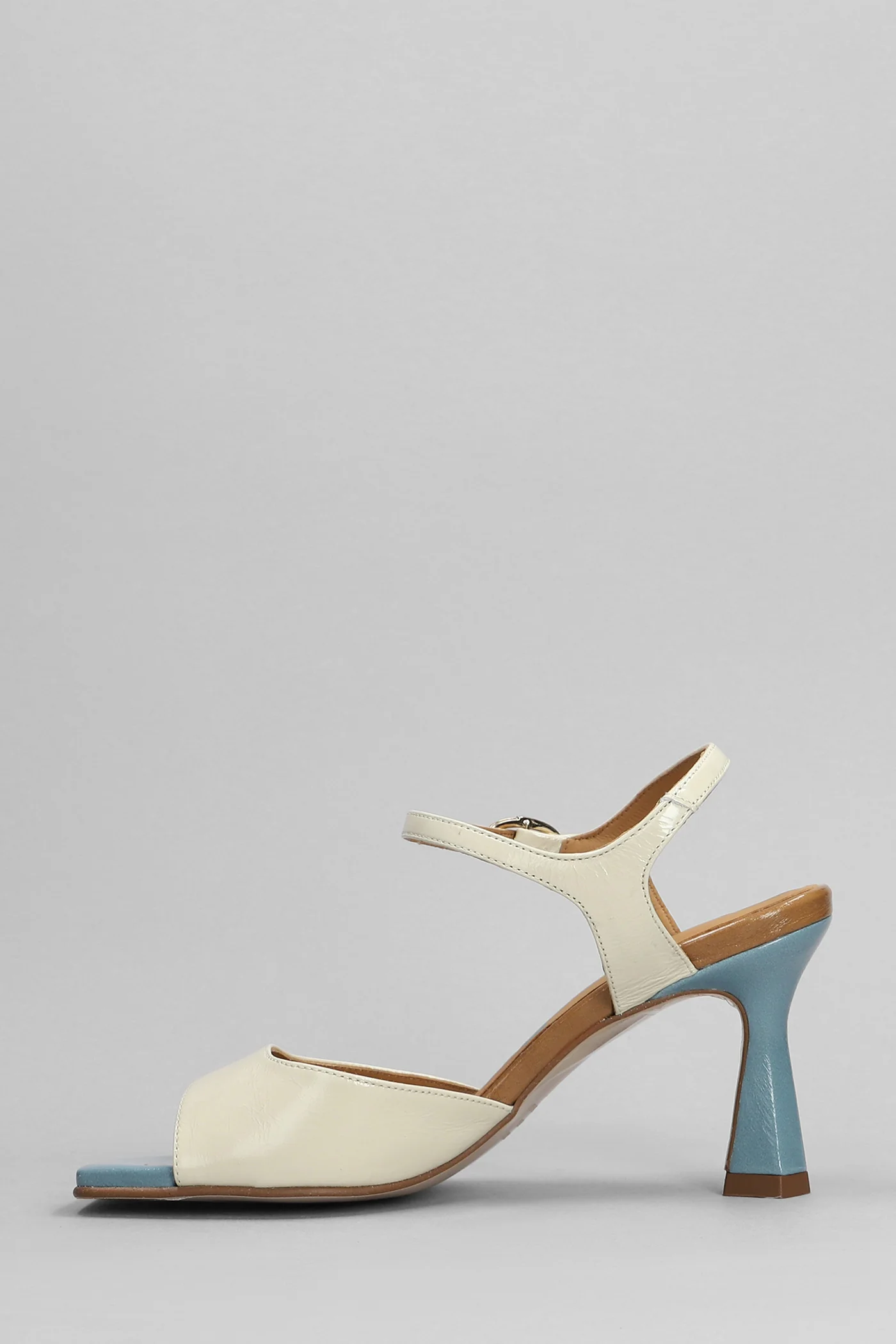 Sandals in beige leather - Image 3