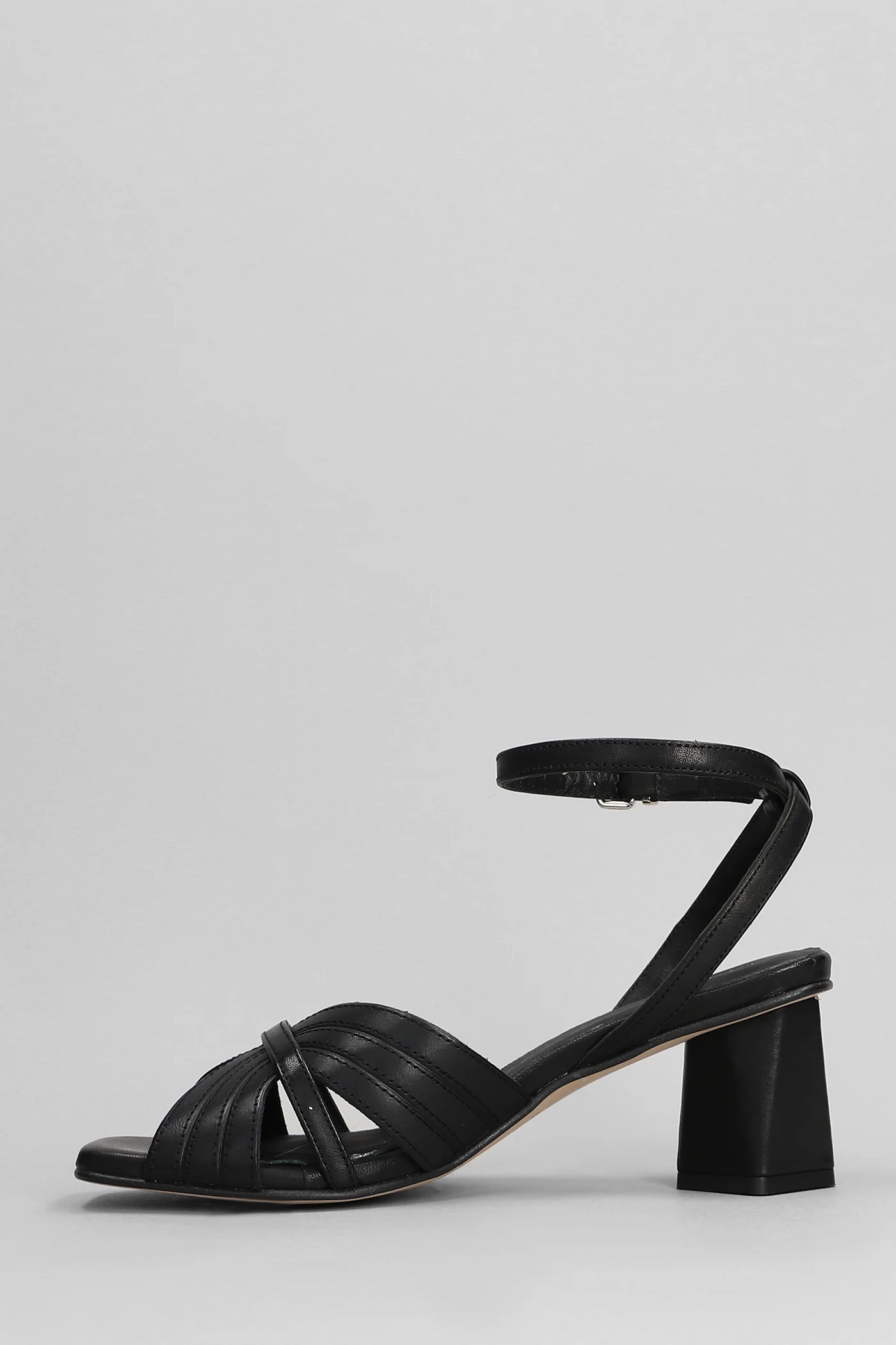Sandals in black leather - Image 3