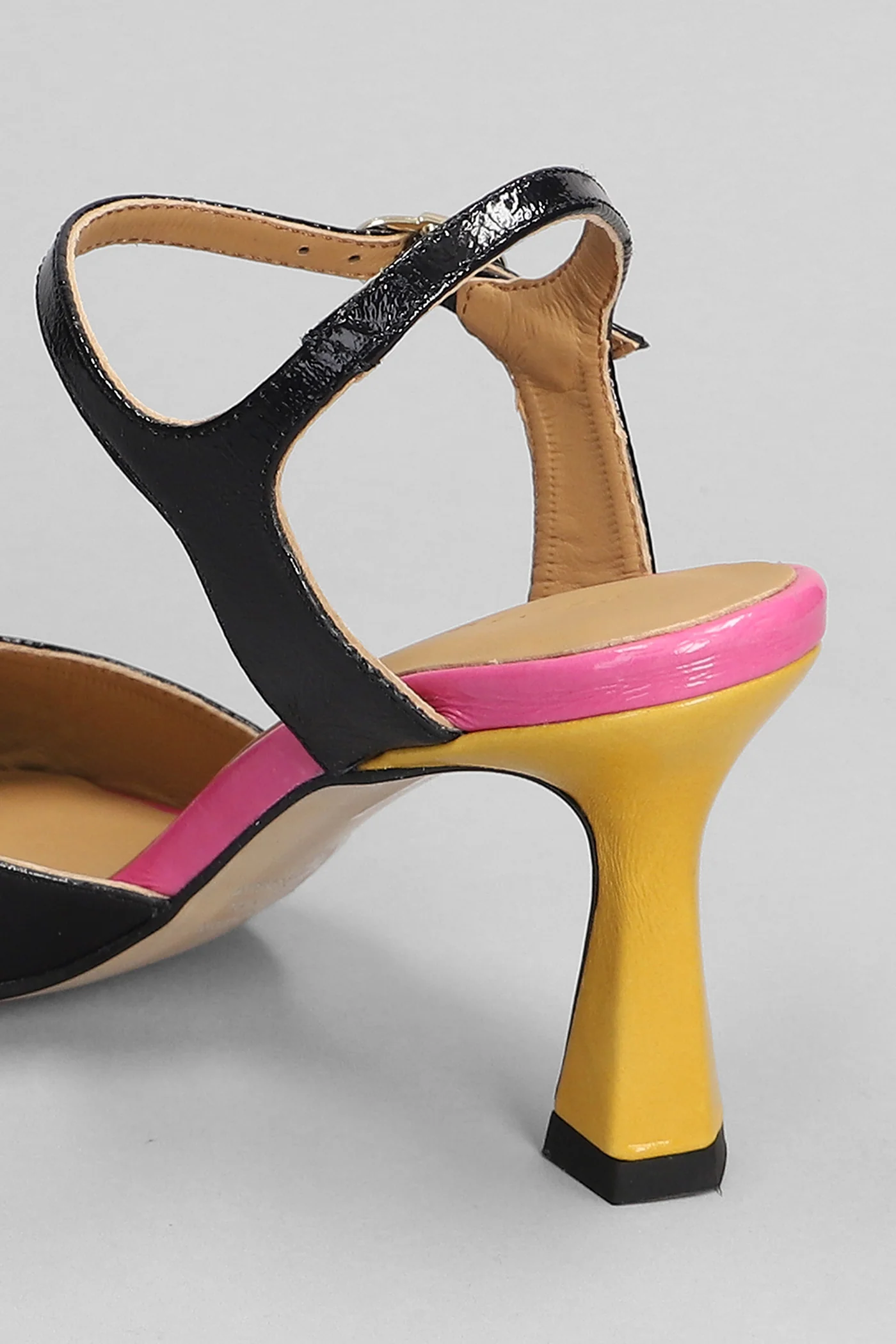 Sandals in black leather - Image 5