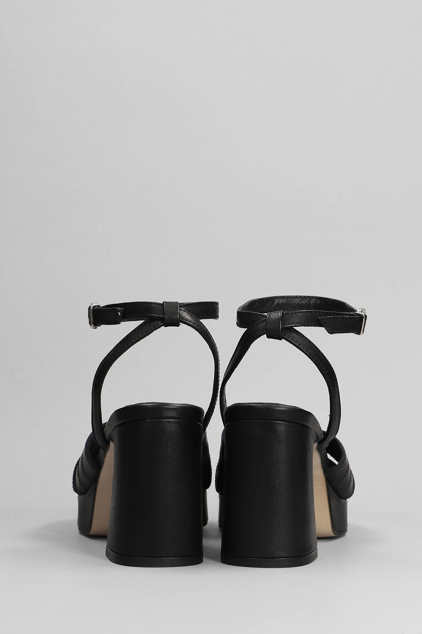 Sandals in black leather - Image 4