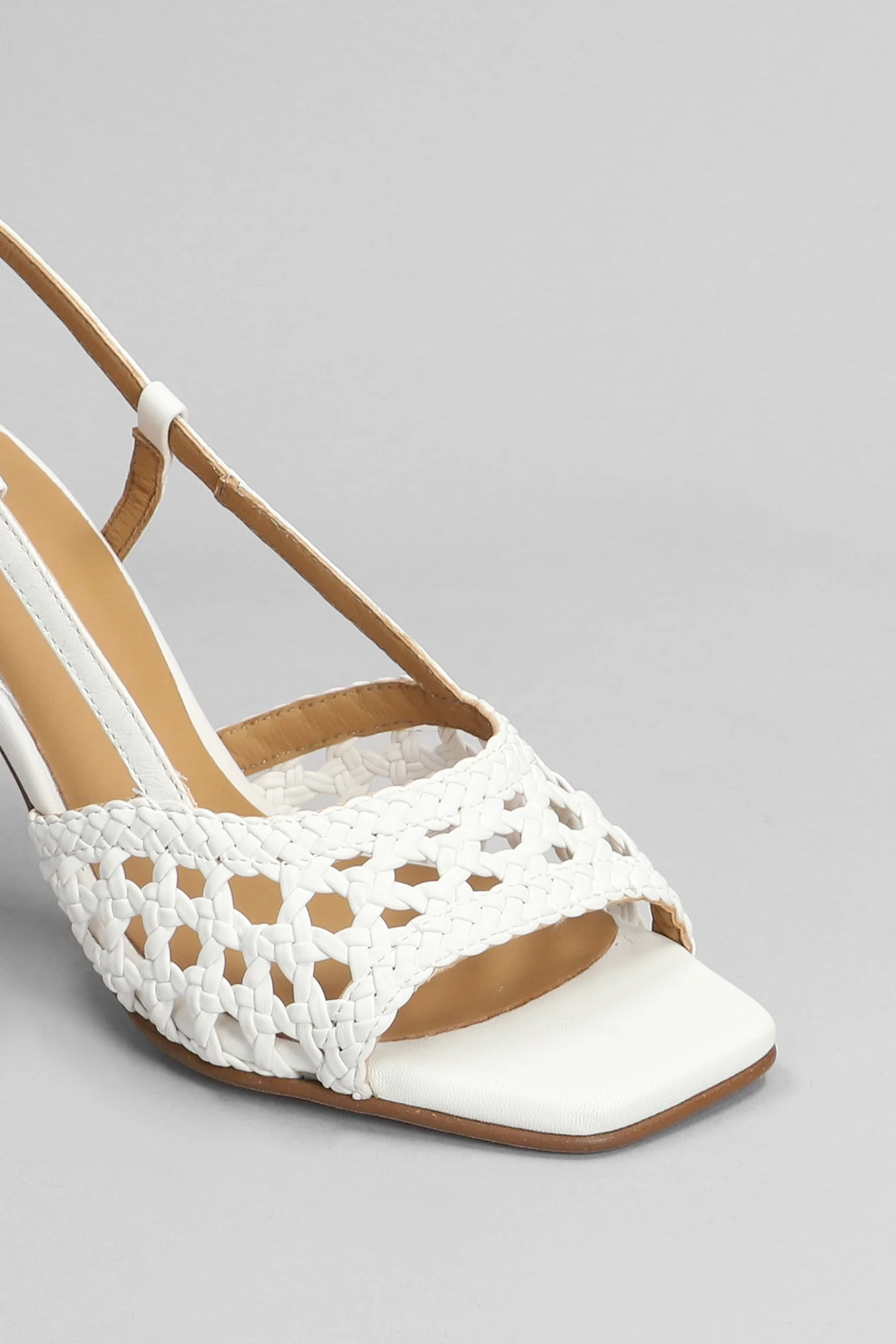 Sandals in white leather - Image 5
