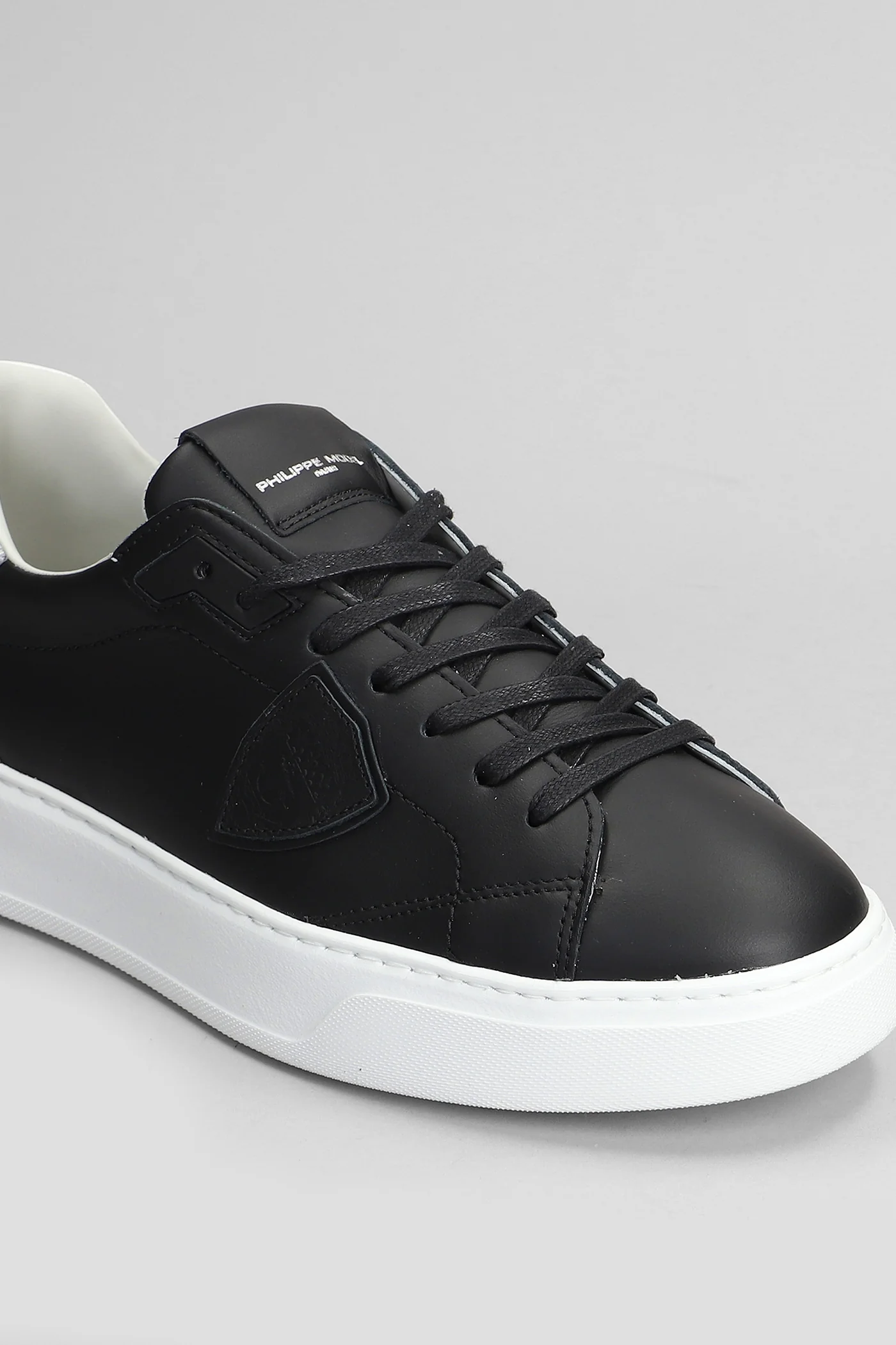 Temple Low Sneakers in black leather - Image 5