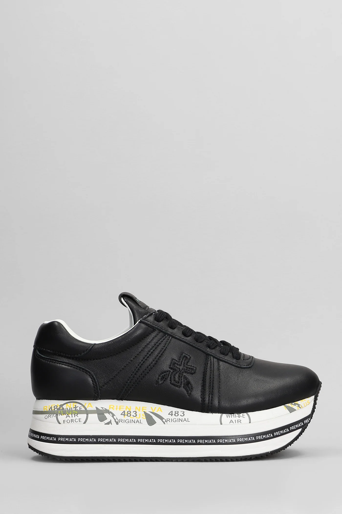 Beth Sneakers in black leather