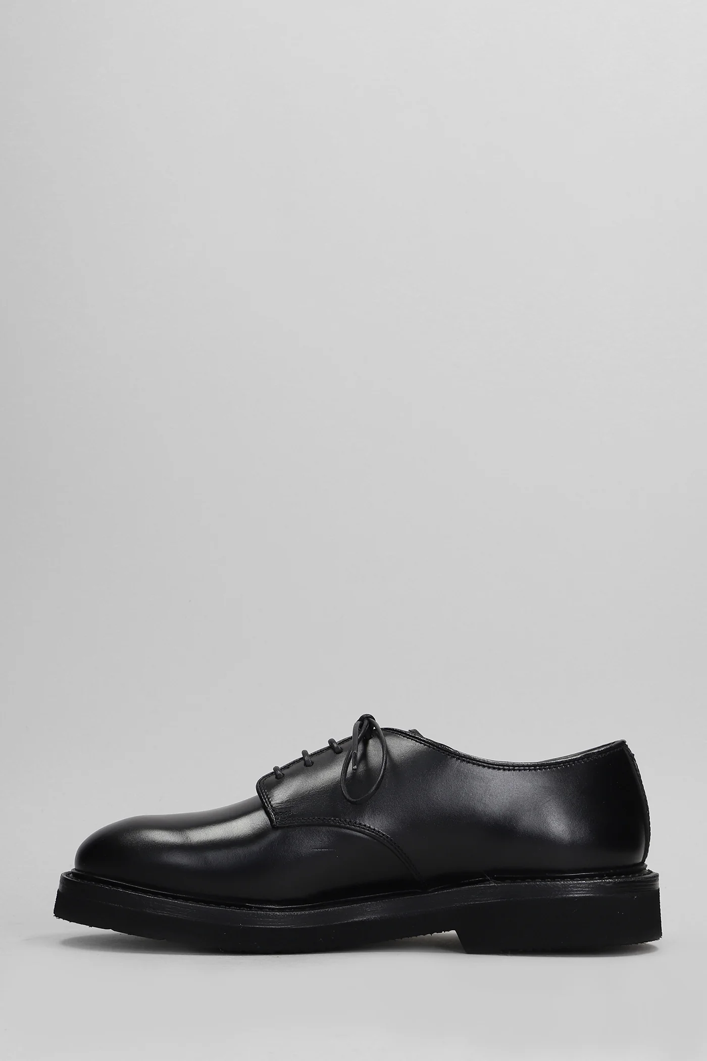 Lace up shoes in black leather - Image 3