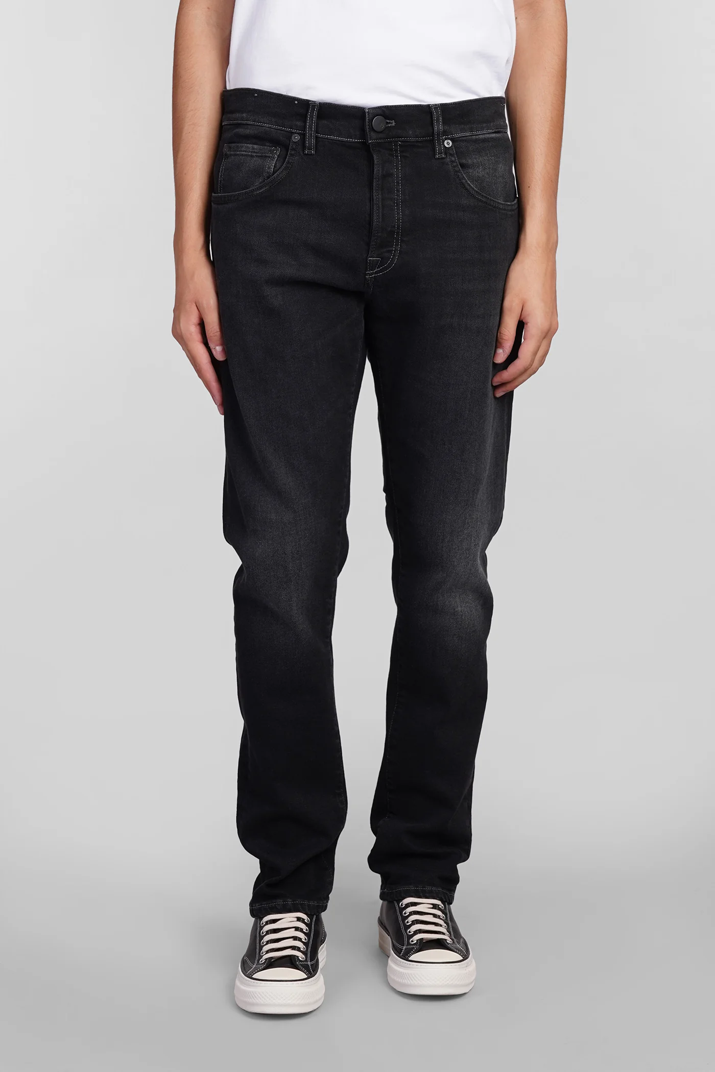 Jeans in black denim