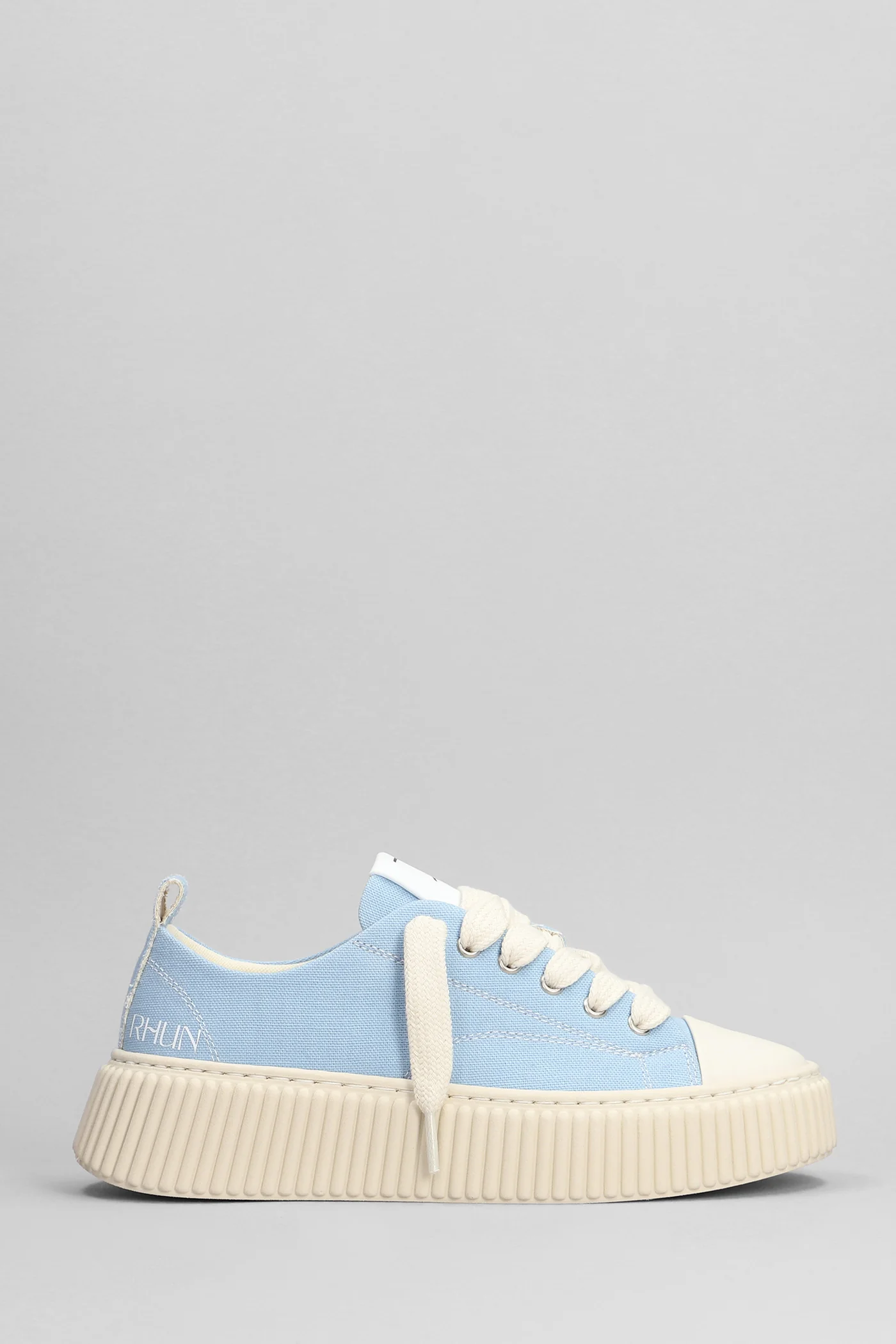 Sneakers in cyan canvas