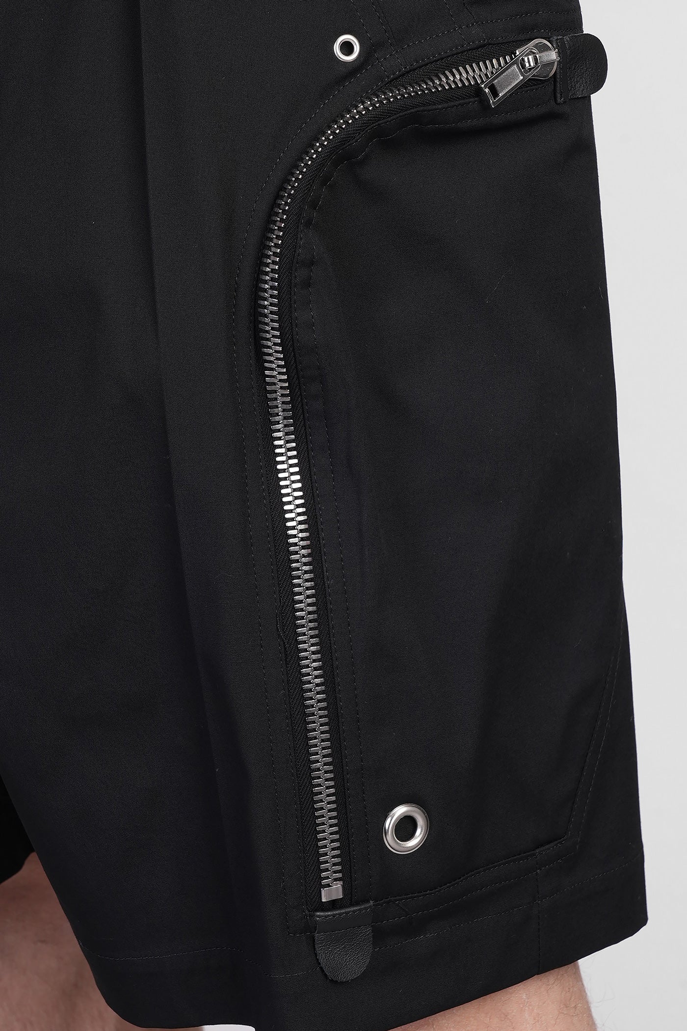 Bauhaus bela Shorts in black cotton - Image 5