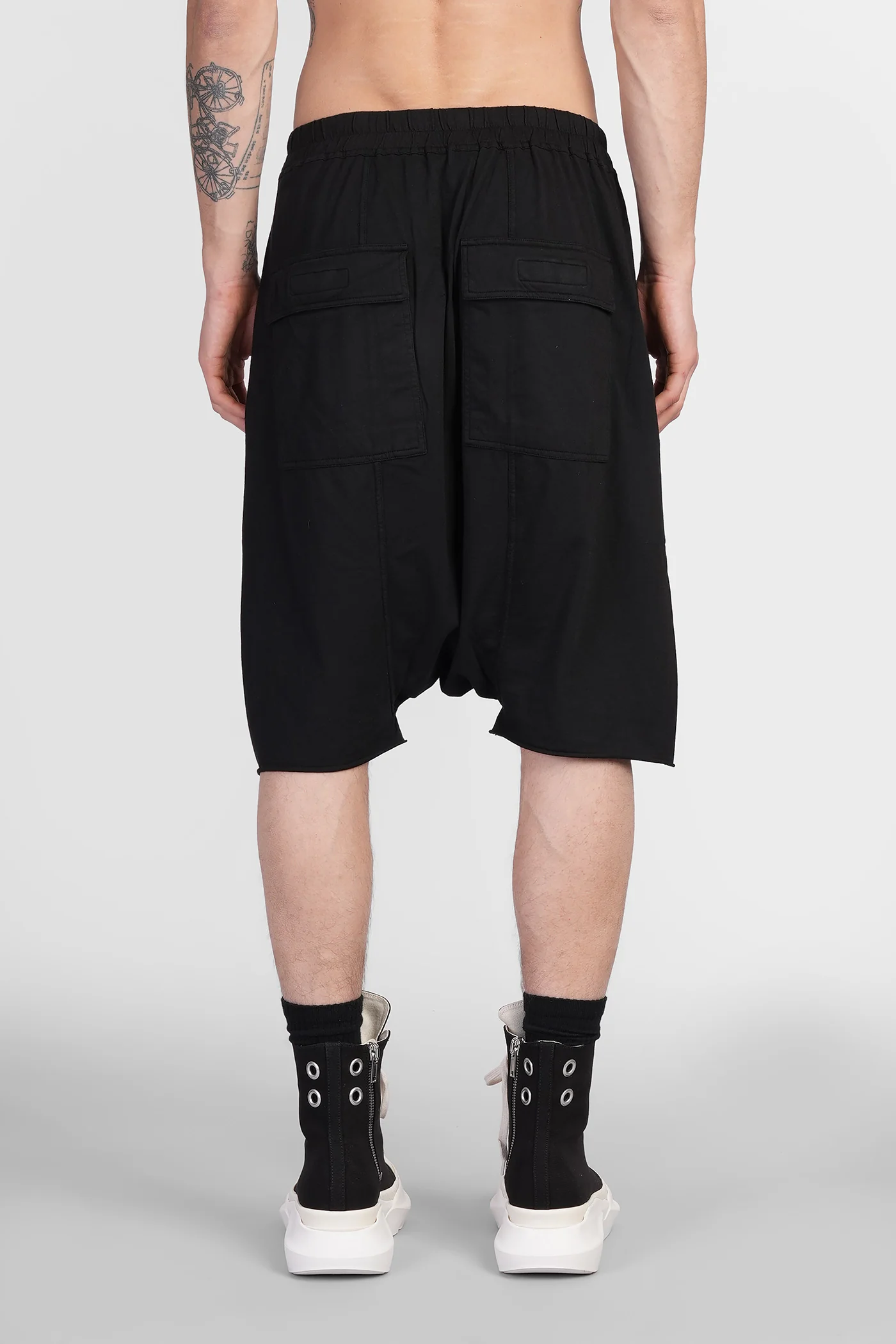 Drawstring pods Shorts in black cotton - Image 3