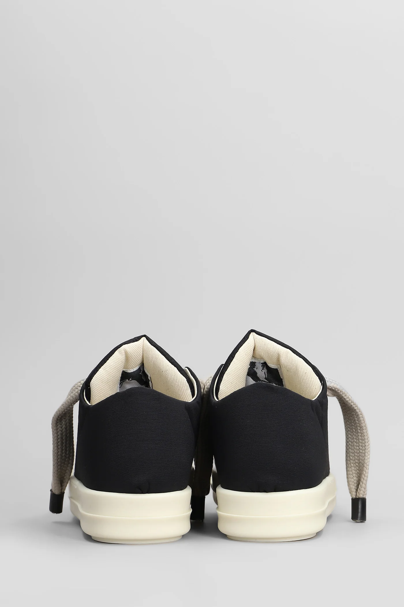 Jumbo lace puffe low Sneakers in black polyamide - Image 4