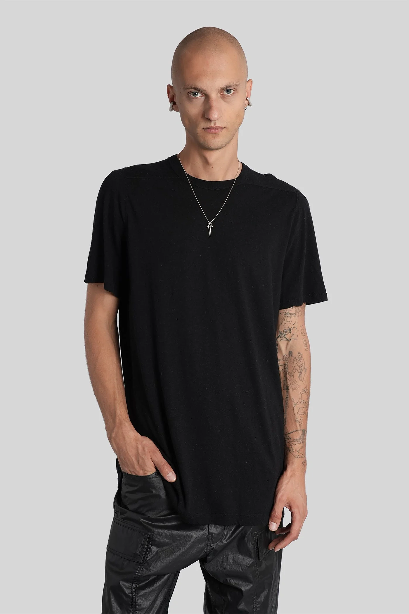Level t T-Shirt in black viscose